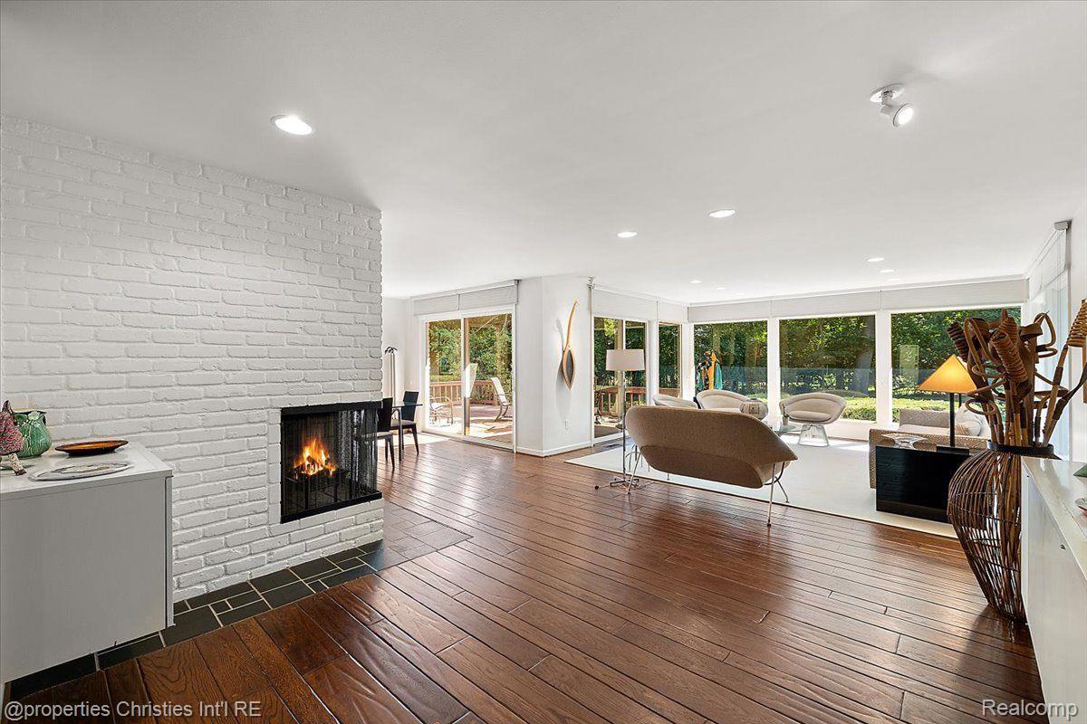 25862 HERSHEYVALE Drive