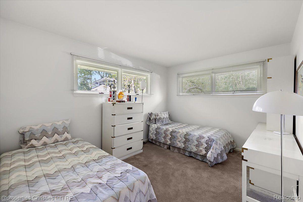 25862 HERSHEYVALE Drive