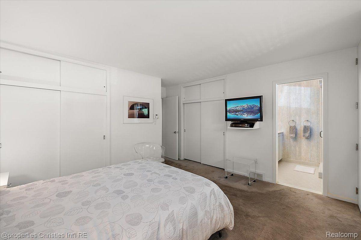 25862 HERSHEYVALE Drive
