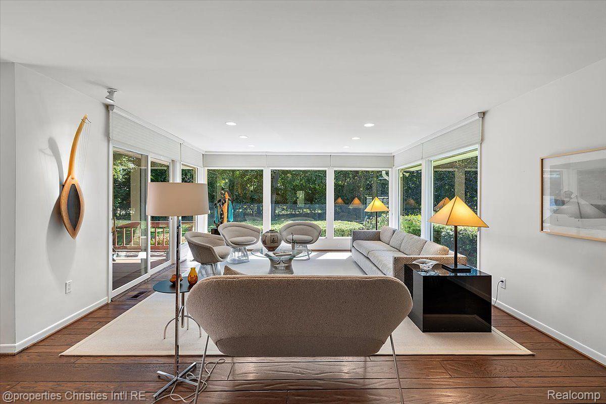25862 HERSHEYVALE Drive