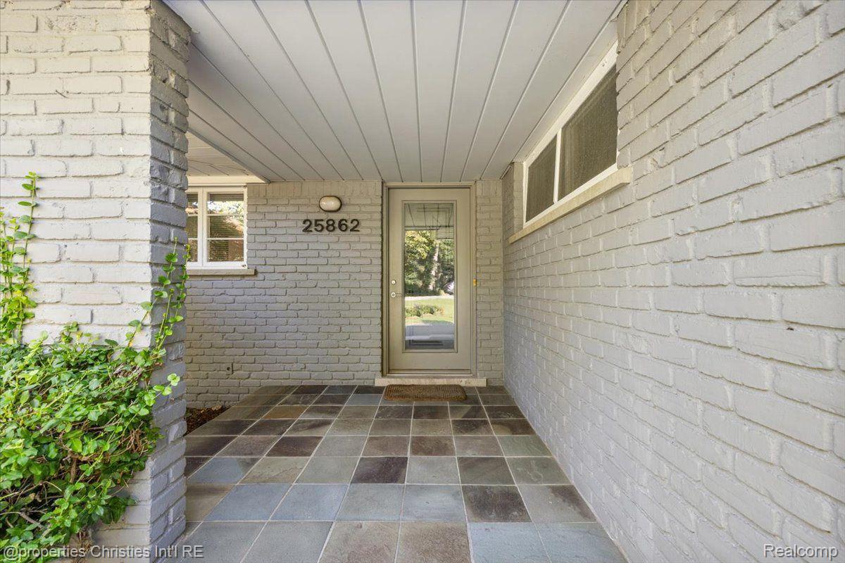 25862 HERSHEYVALE Drive