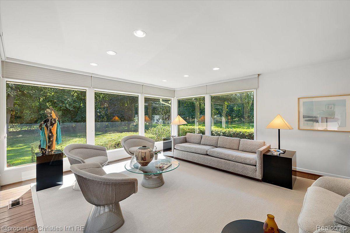 25862 HERSHEYVALE Drive