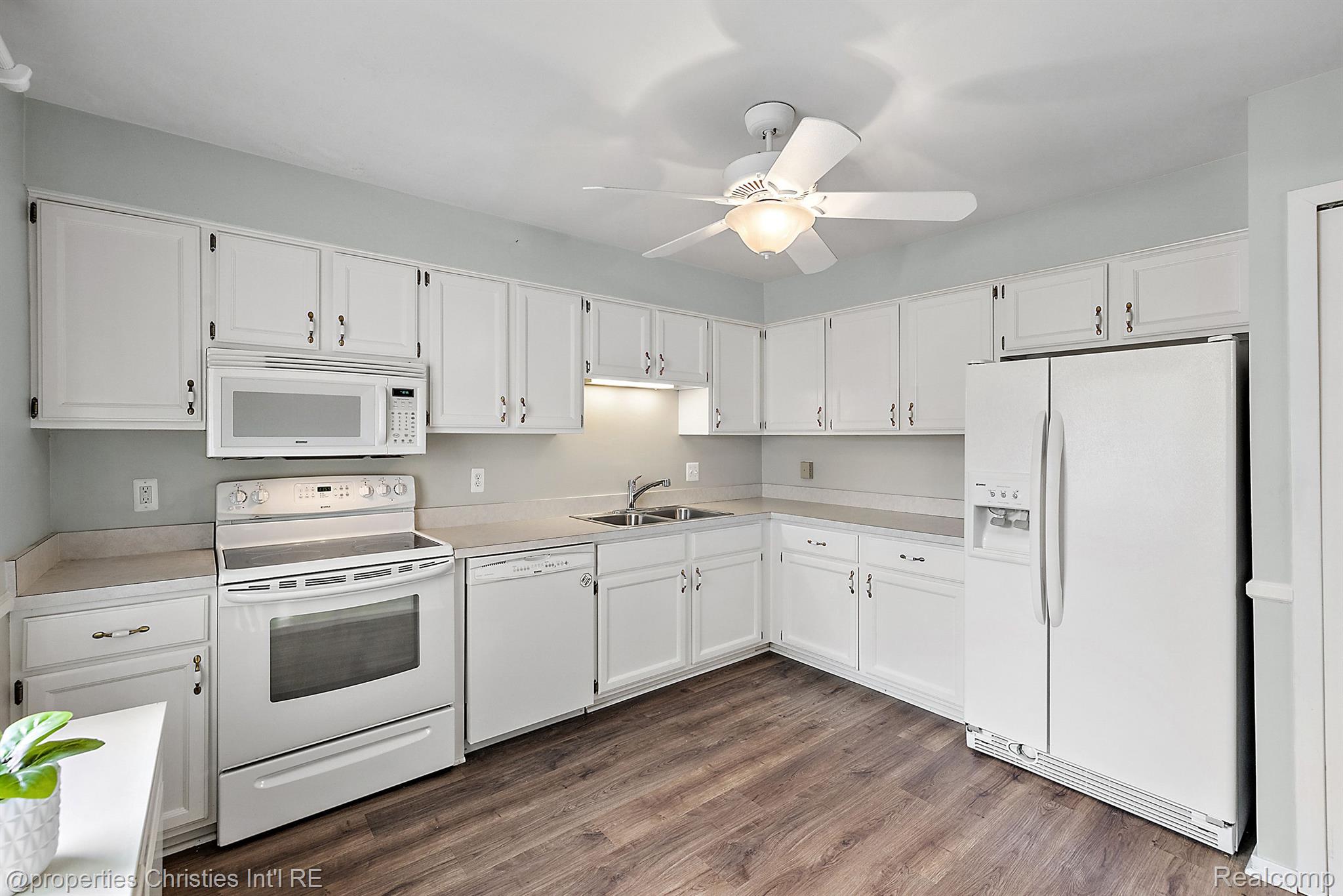 7915 LAWRENCE 15
