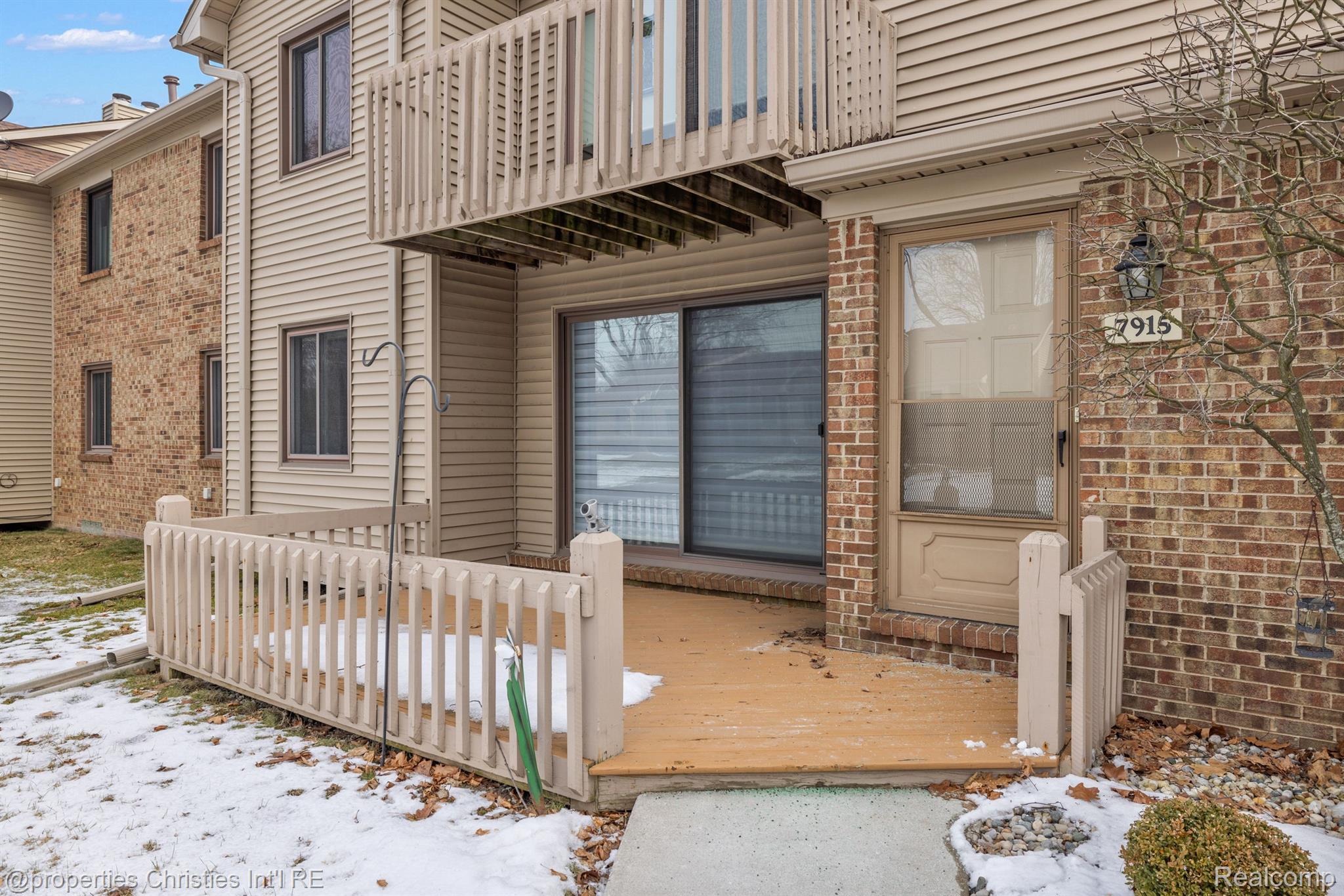 7915 LAWRENCE 15
