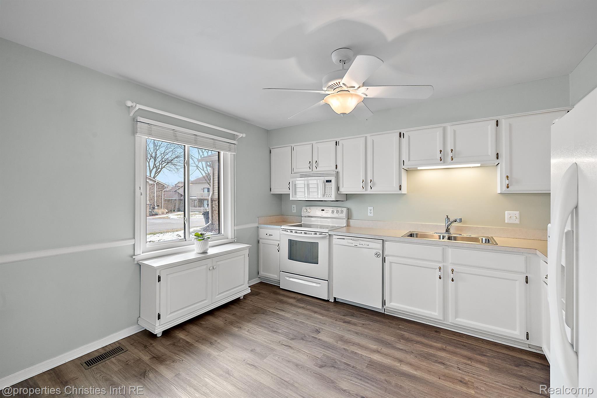 7915 LAWRENCE 15