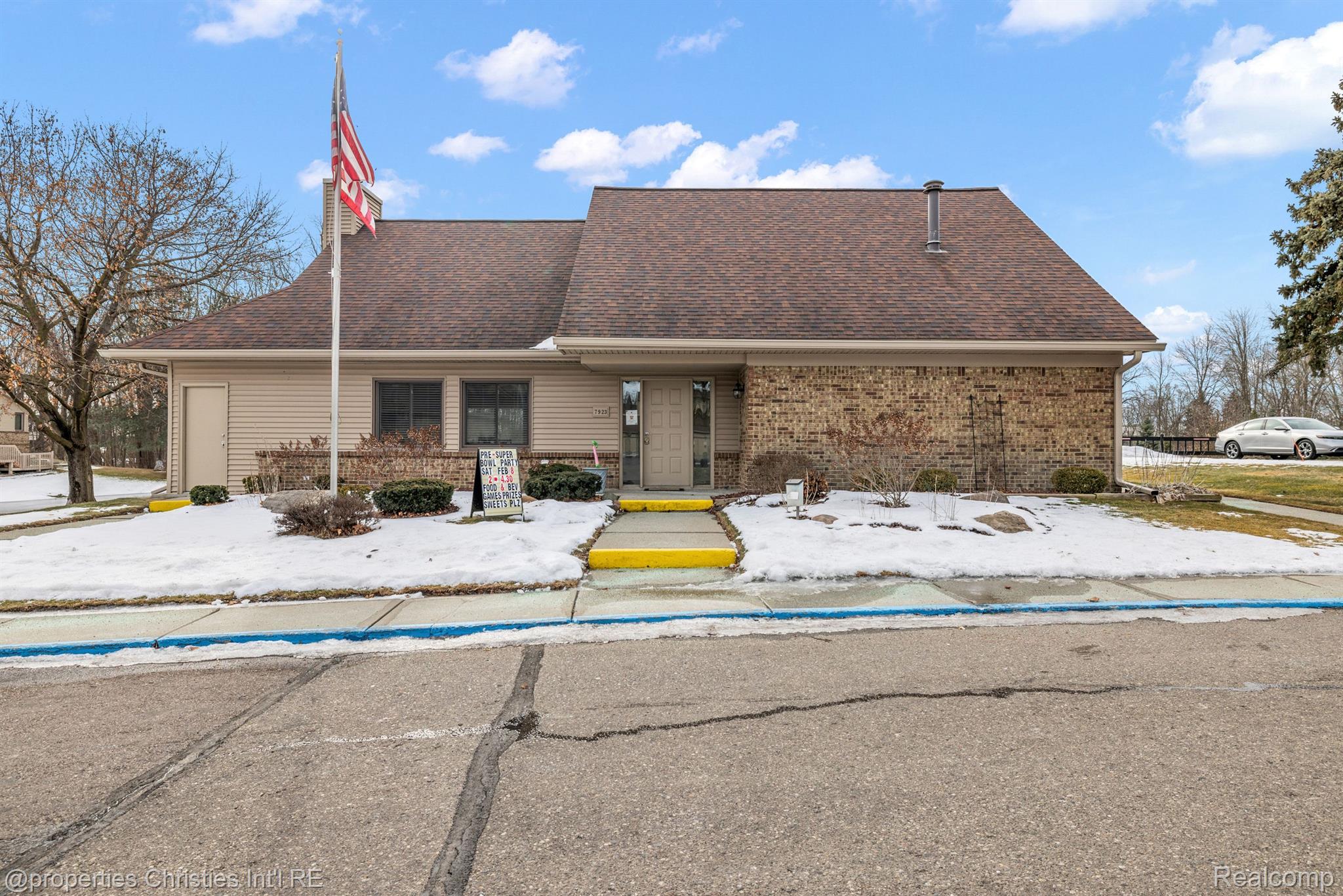 7915 LAWRENCE 15