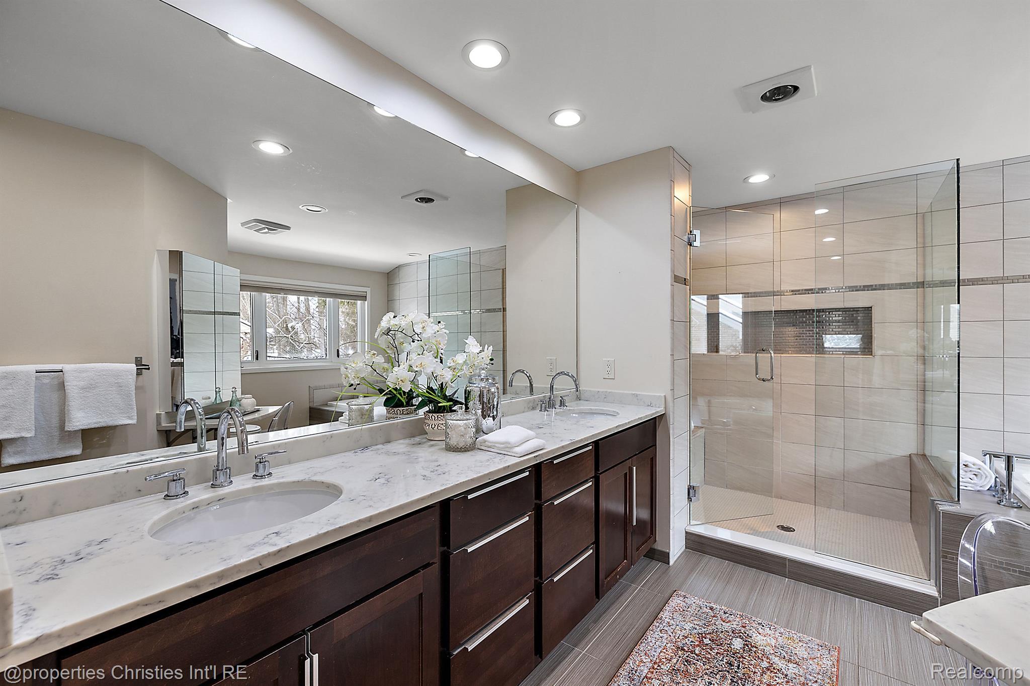 4560 WALDEN Drive