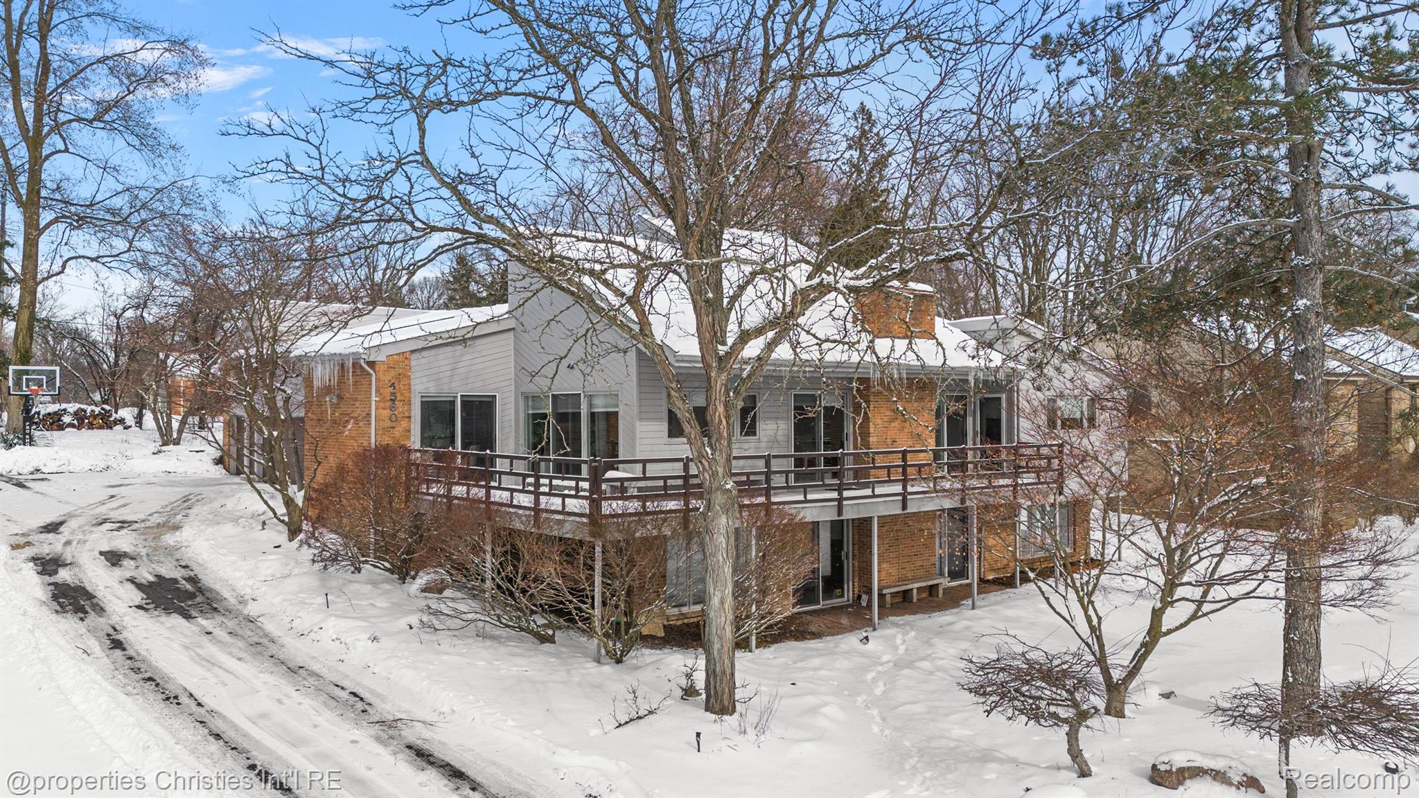 4560 WALDEN Drive