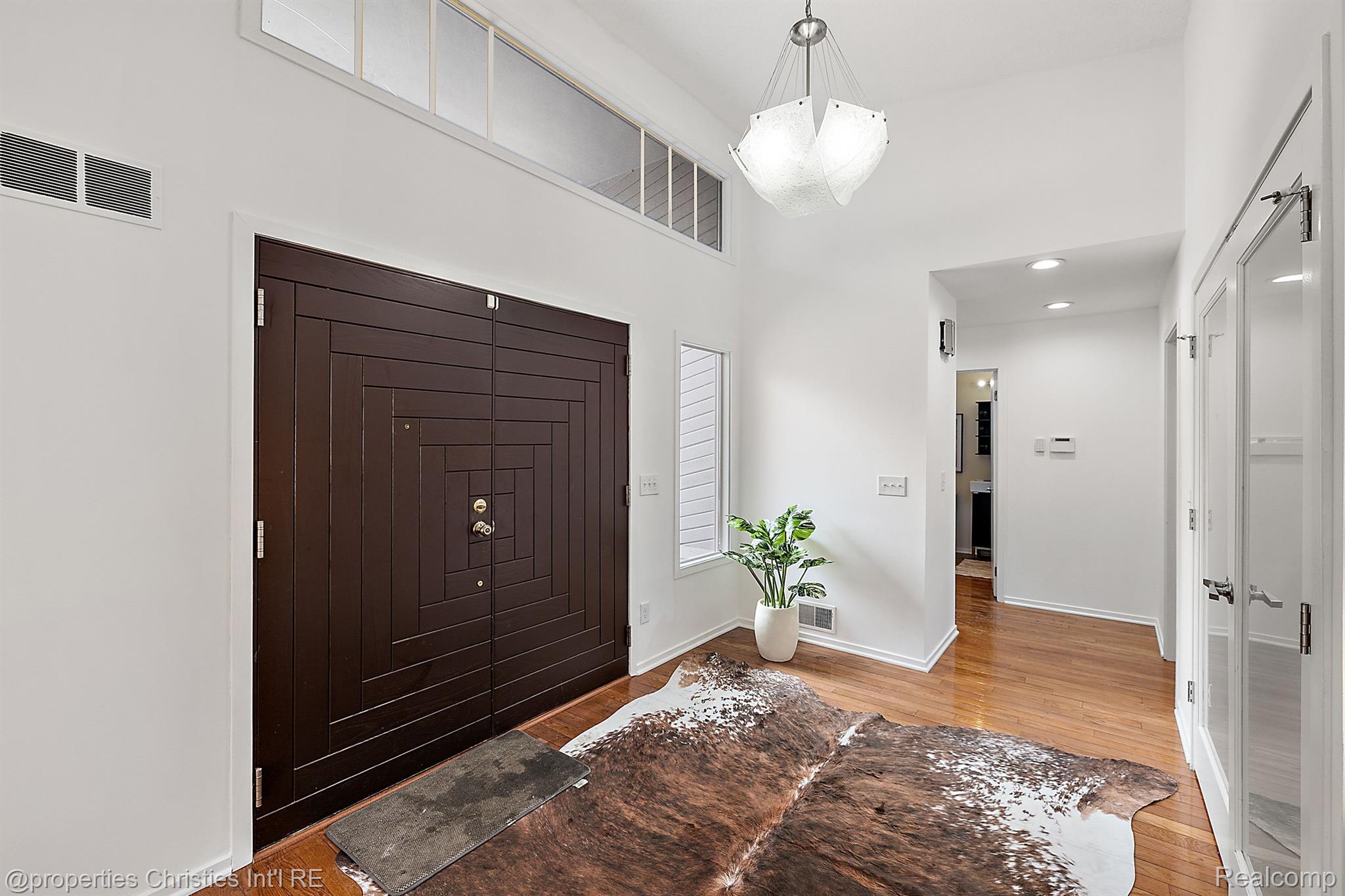 4560 WALDEN Drive