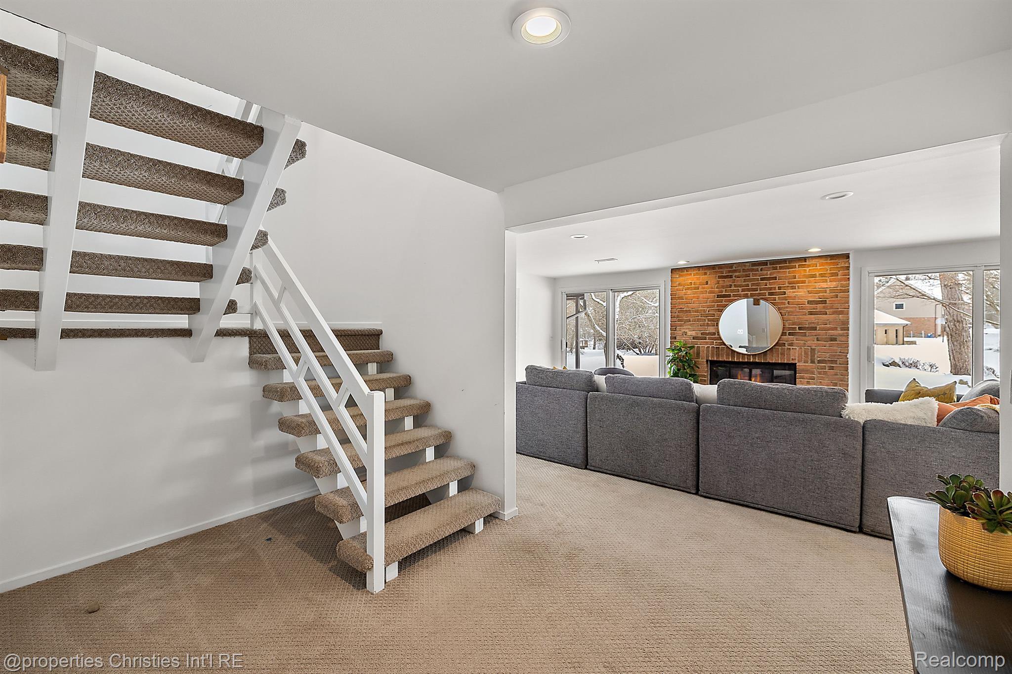 4560 WALDEN Drive