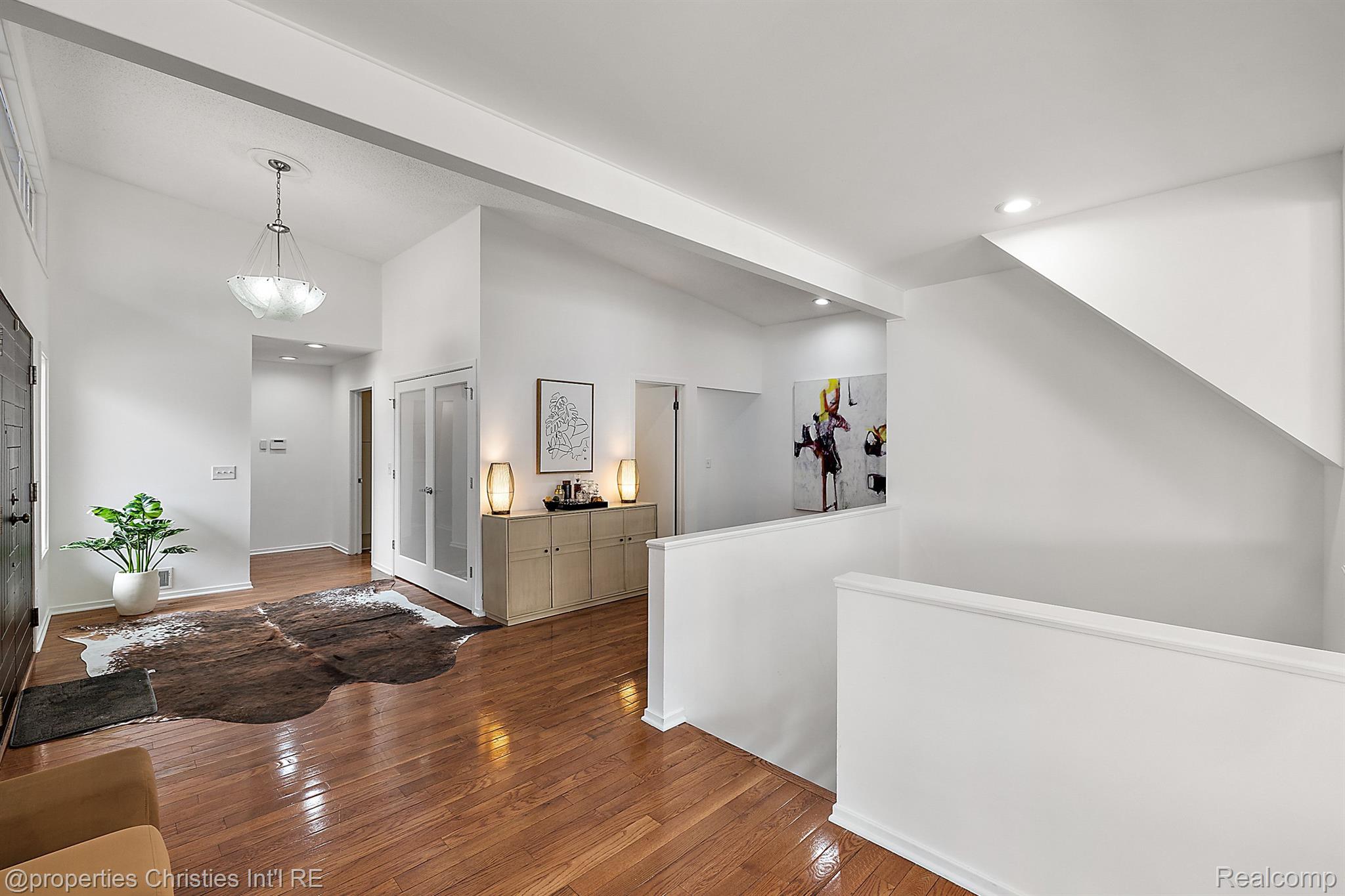 4560 WALDEN Drive