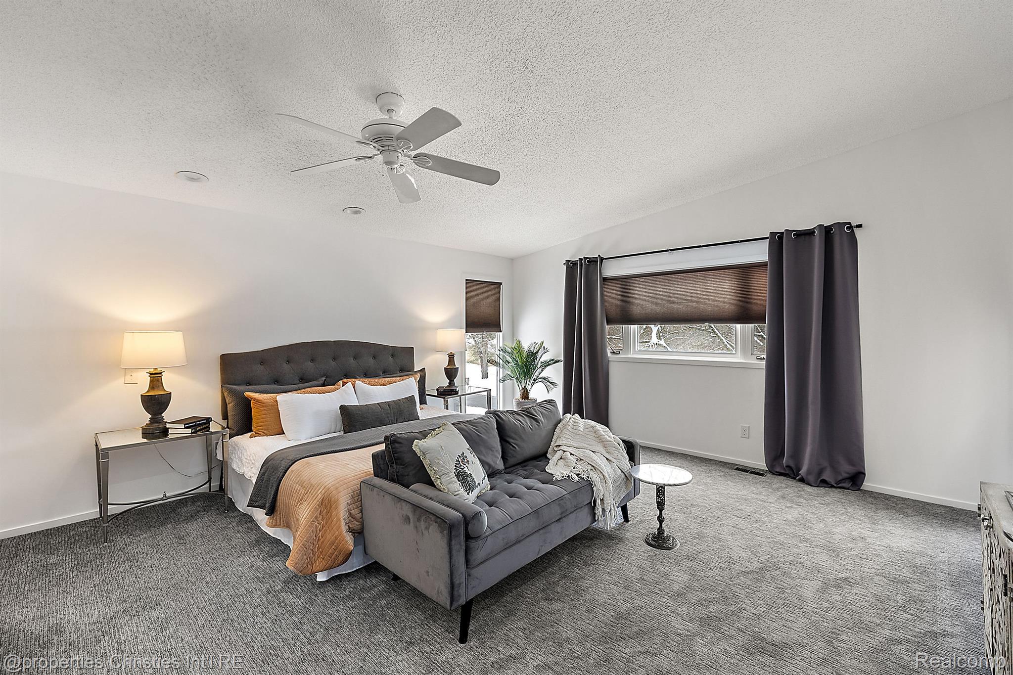4560 WALDEN Drive