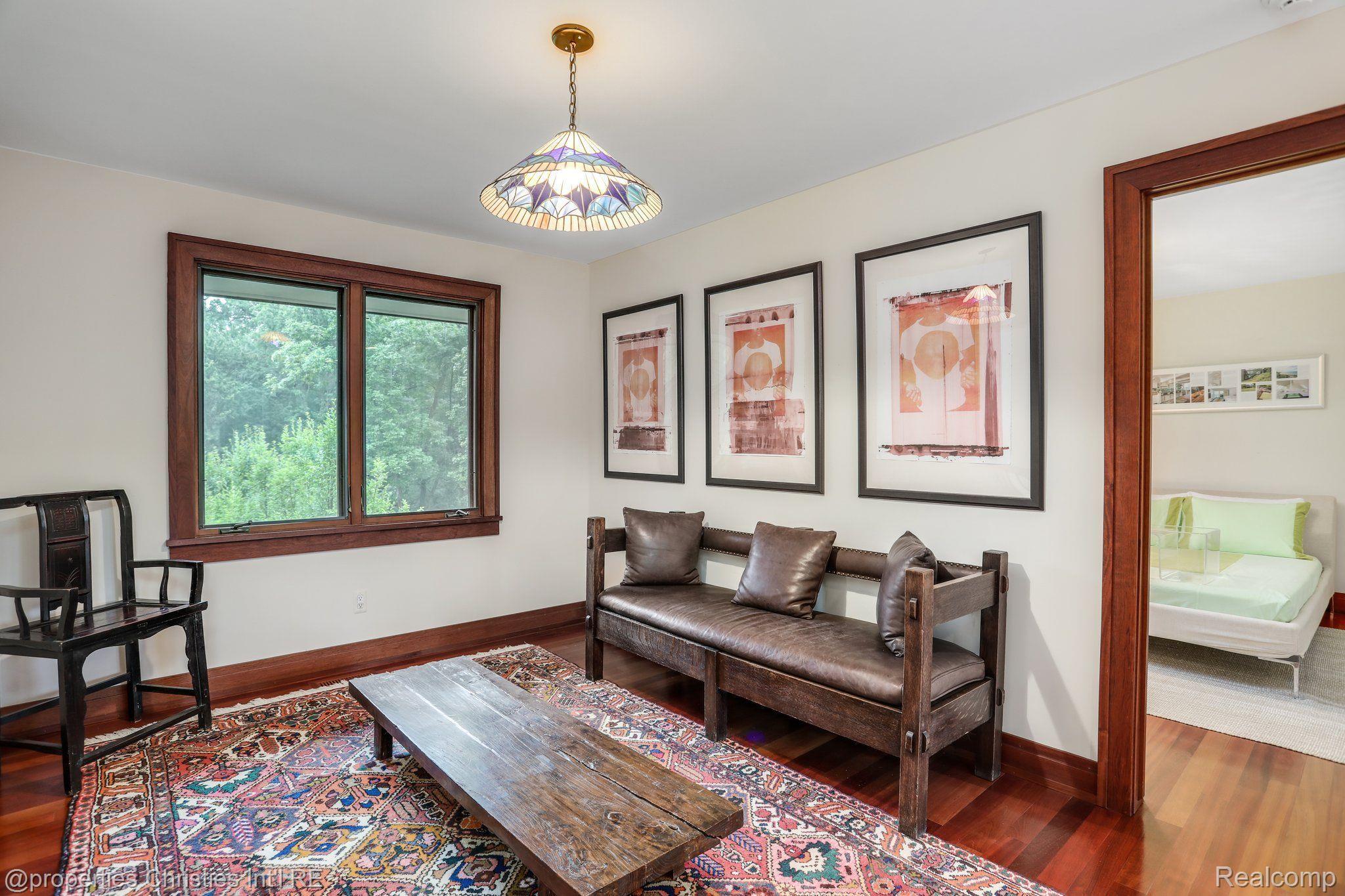 803 Canterbury Crescent