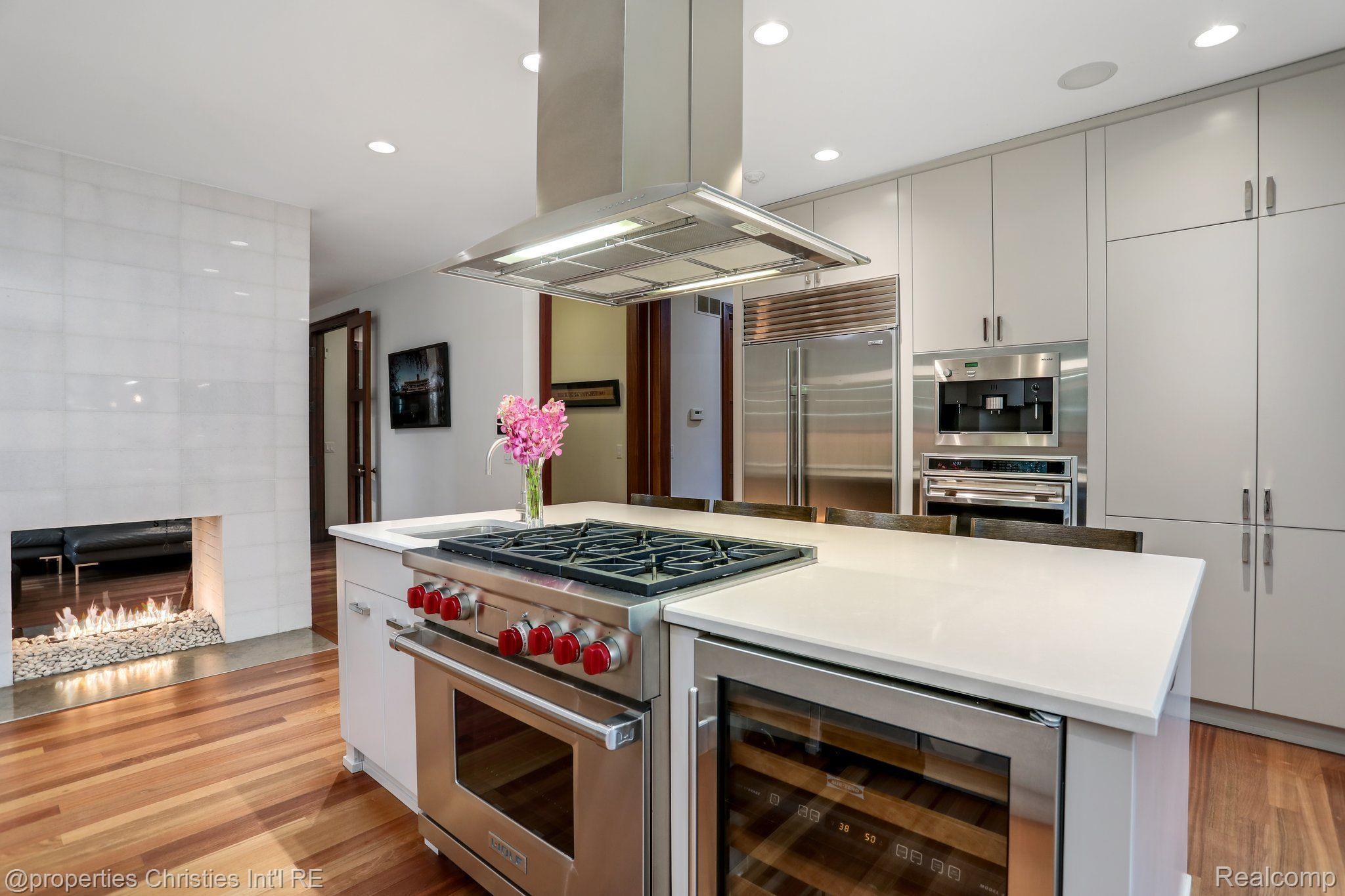 803 Canterbury Crescent