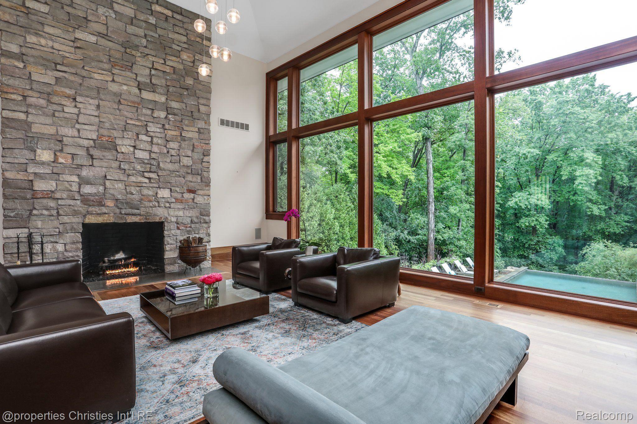 803 Canterbury Crescent