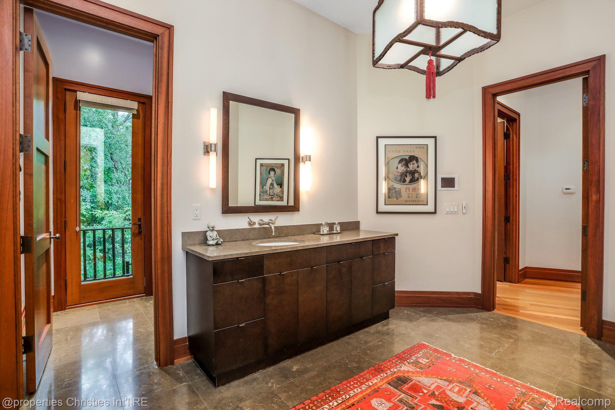 803 Canterbury Crescent
