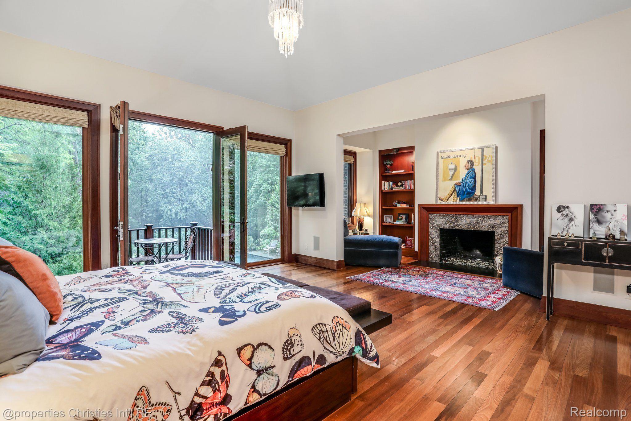 803 Canterbury Crescent