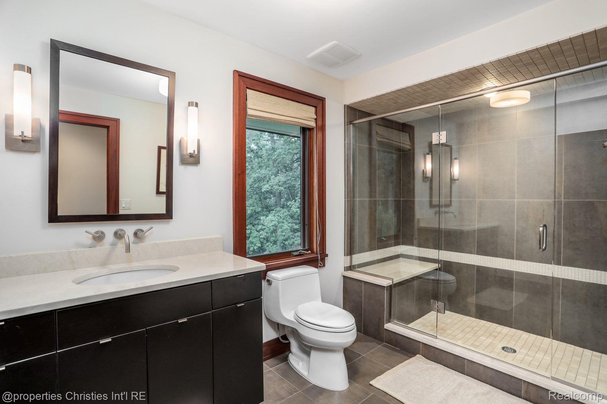 803 Canterbury Crescent