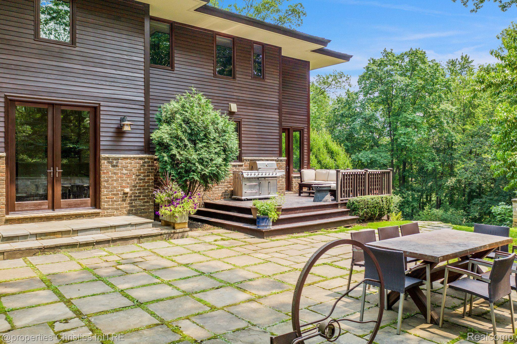 803 Canterbury Crescent