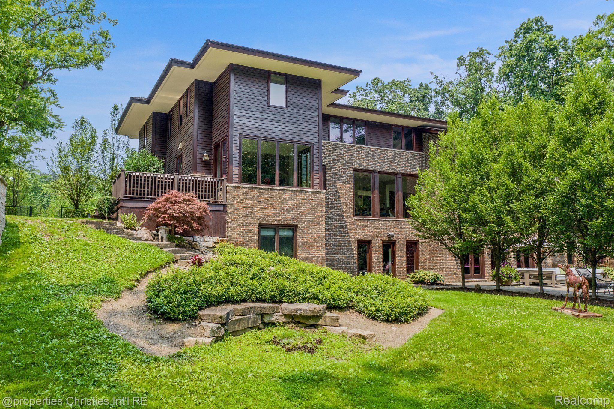 803 Canterbury Crescent