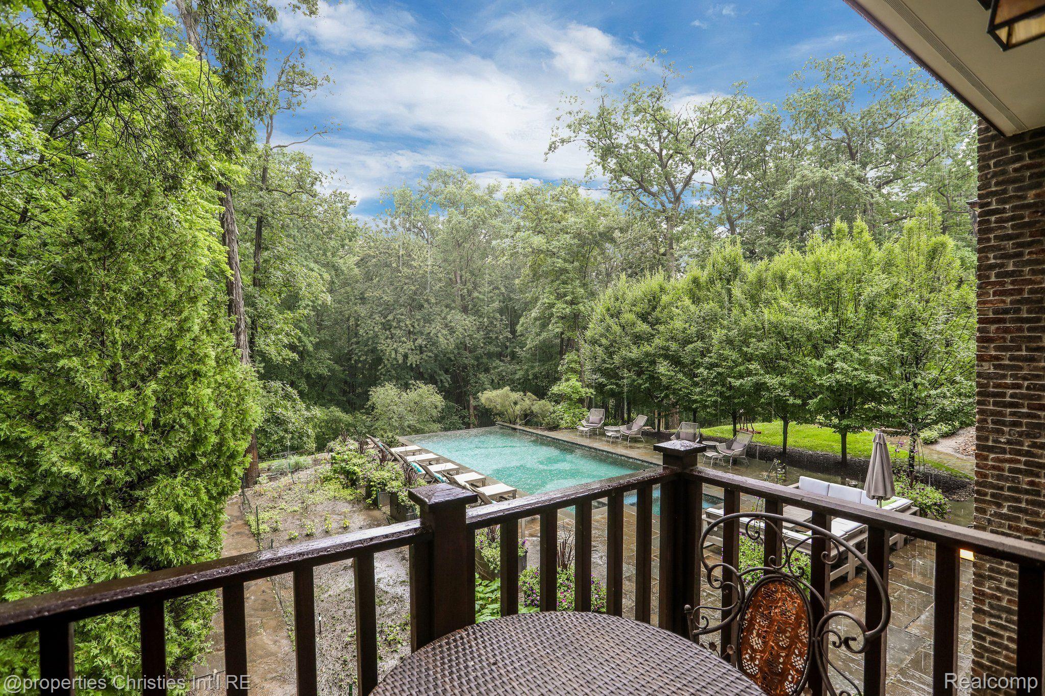 803 Canterbury Crescent