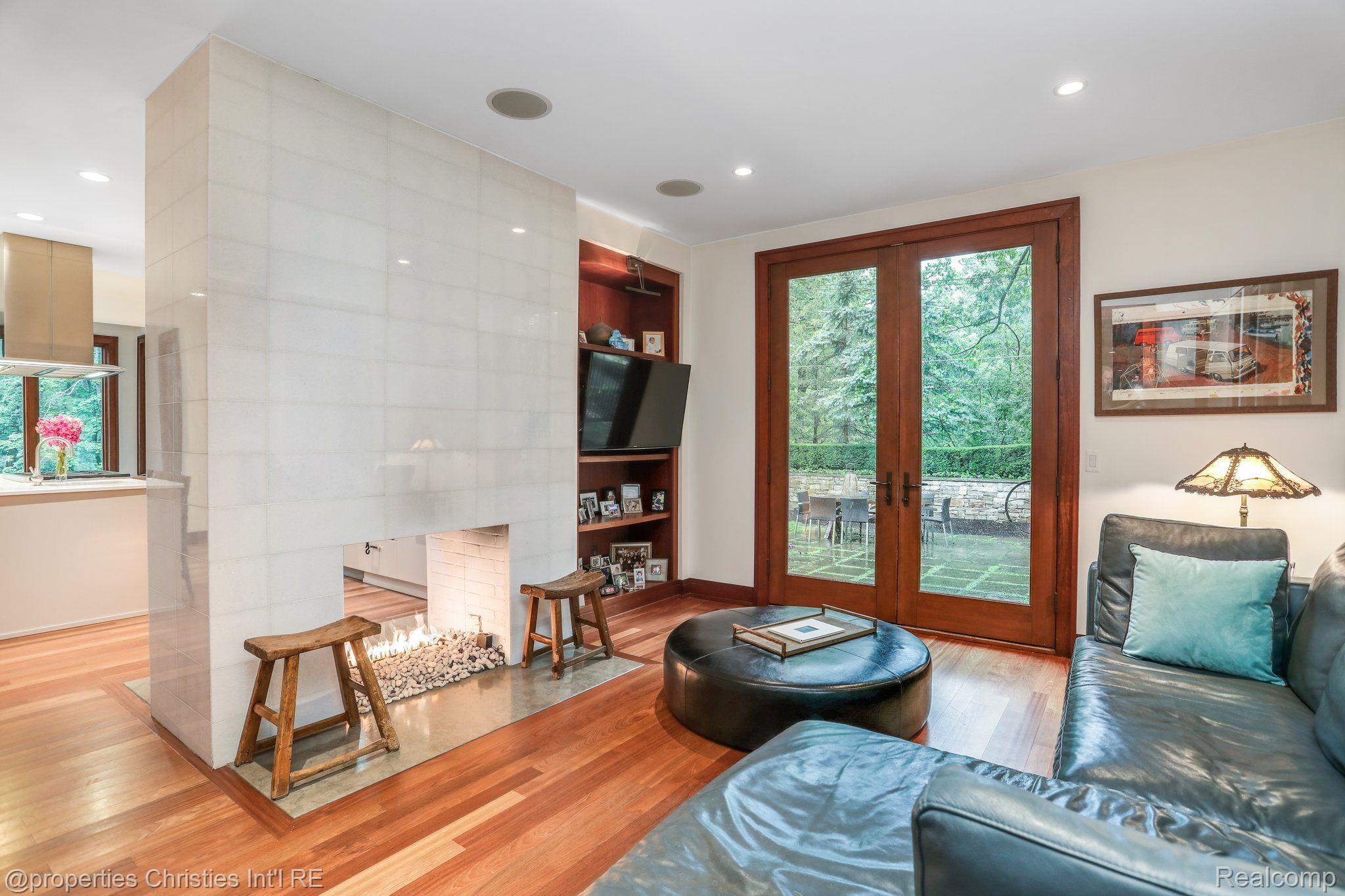 803 Canterbury Crescent