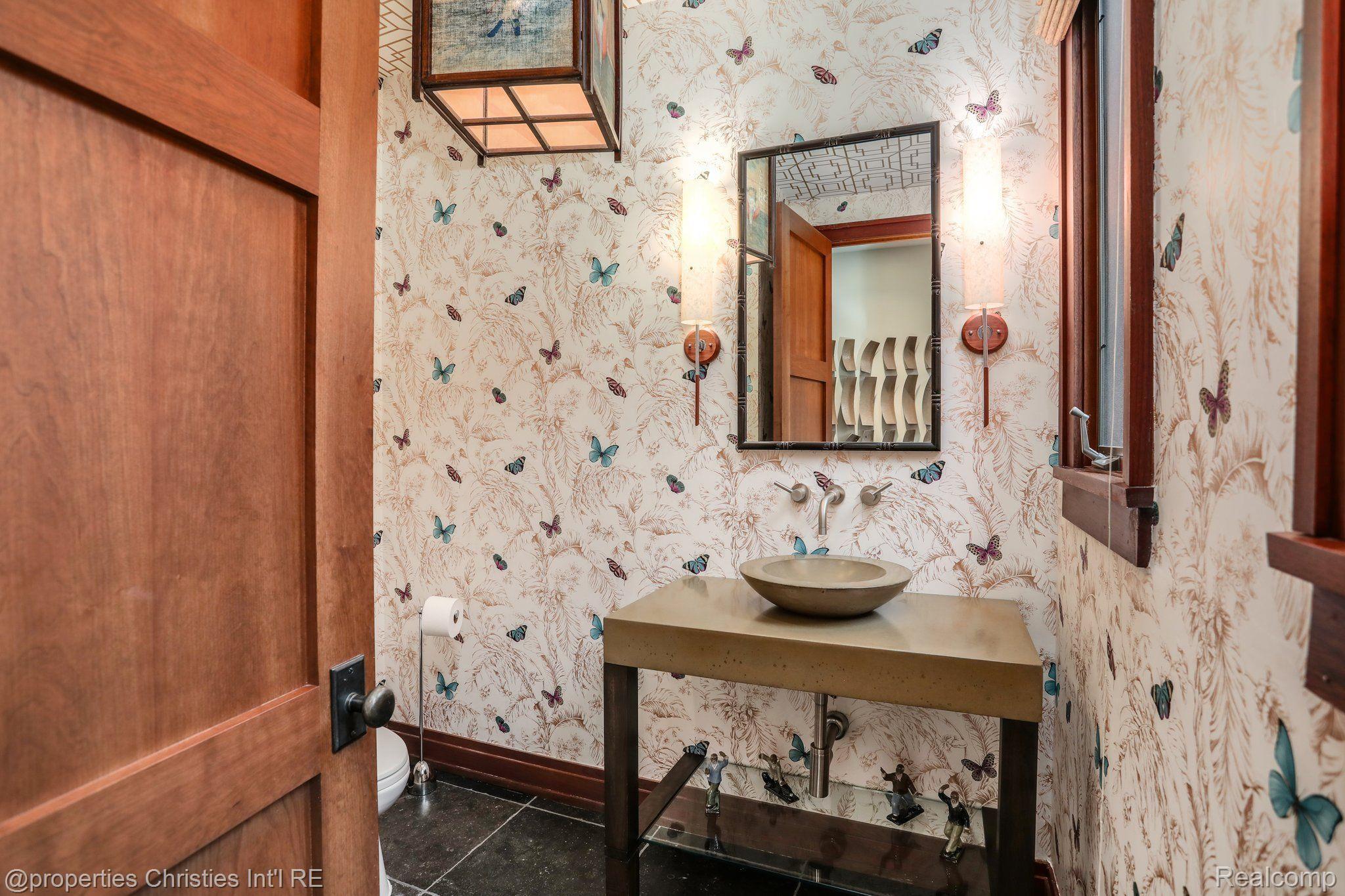 803 Canterbury Crescent
