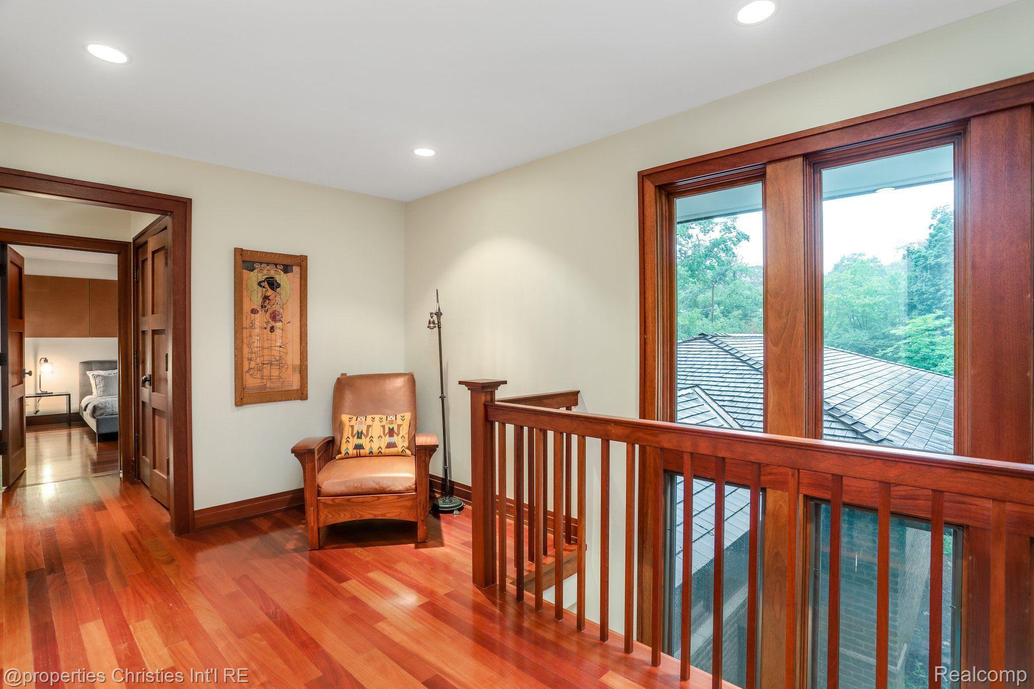 803 Canterbury Crescent