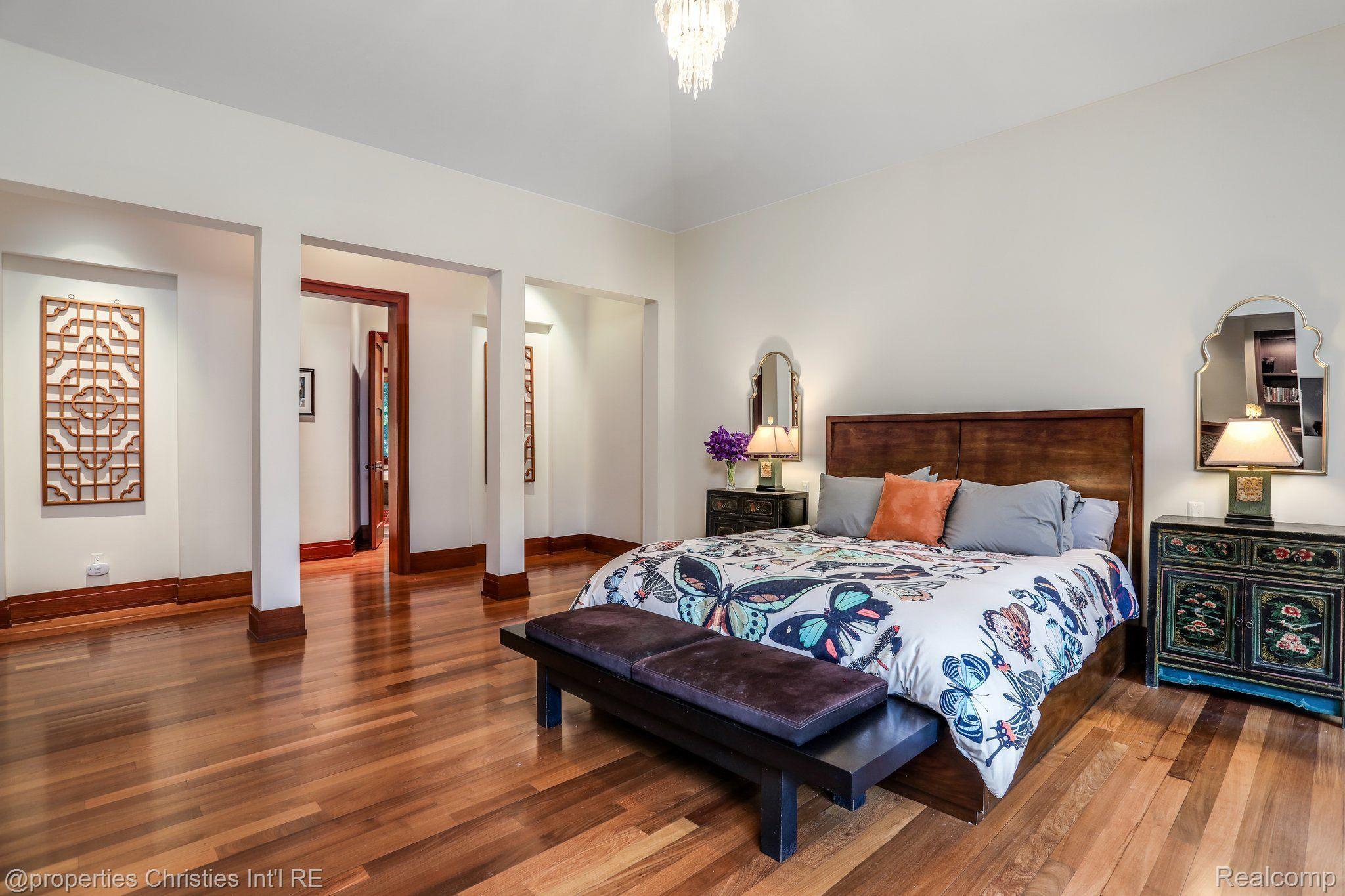 803 Canterbury Crescent