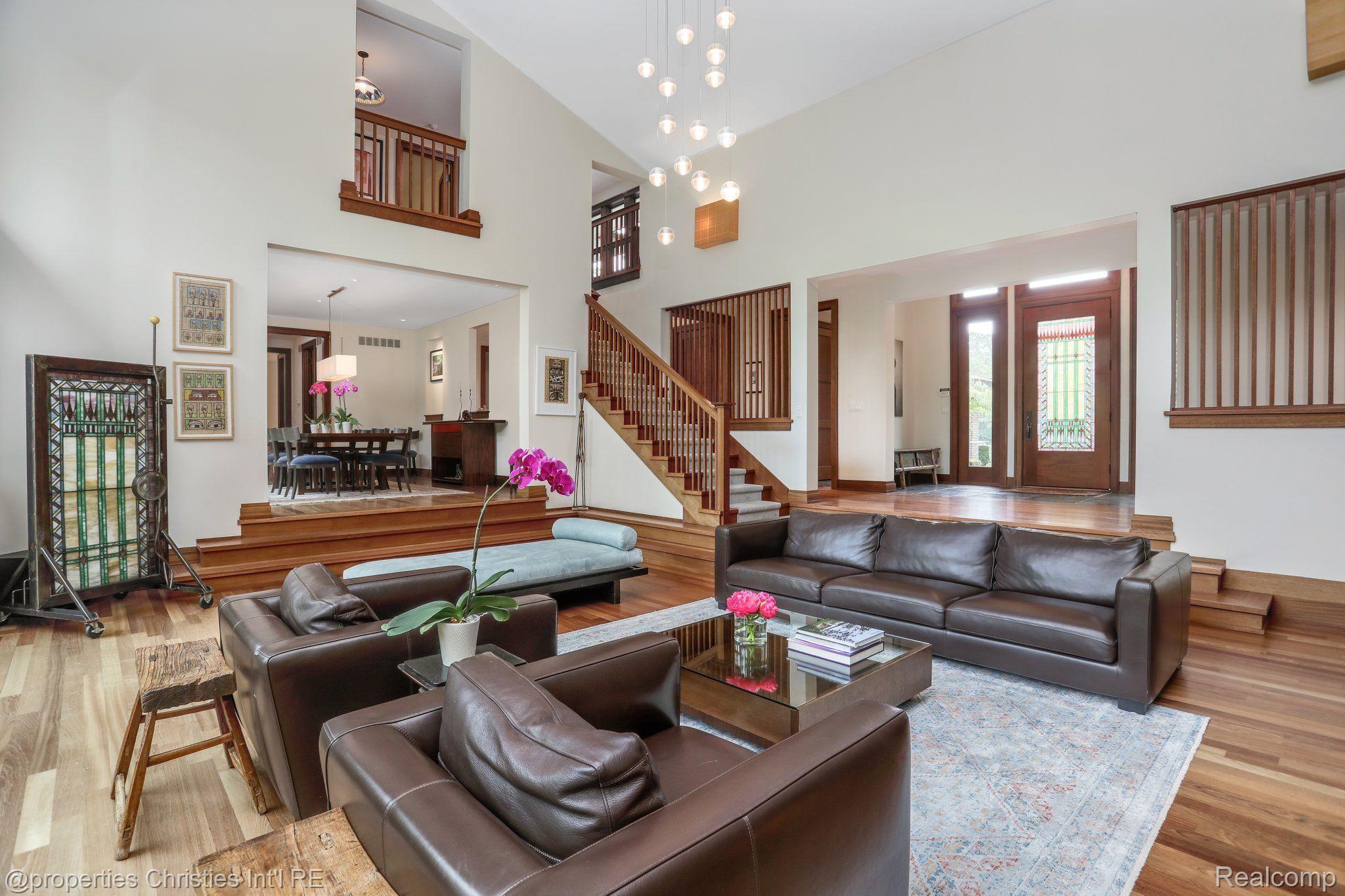 803 Canterbury Crescent