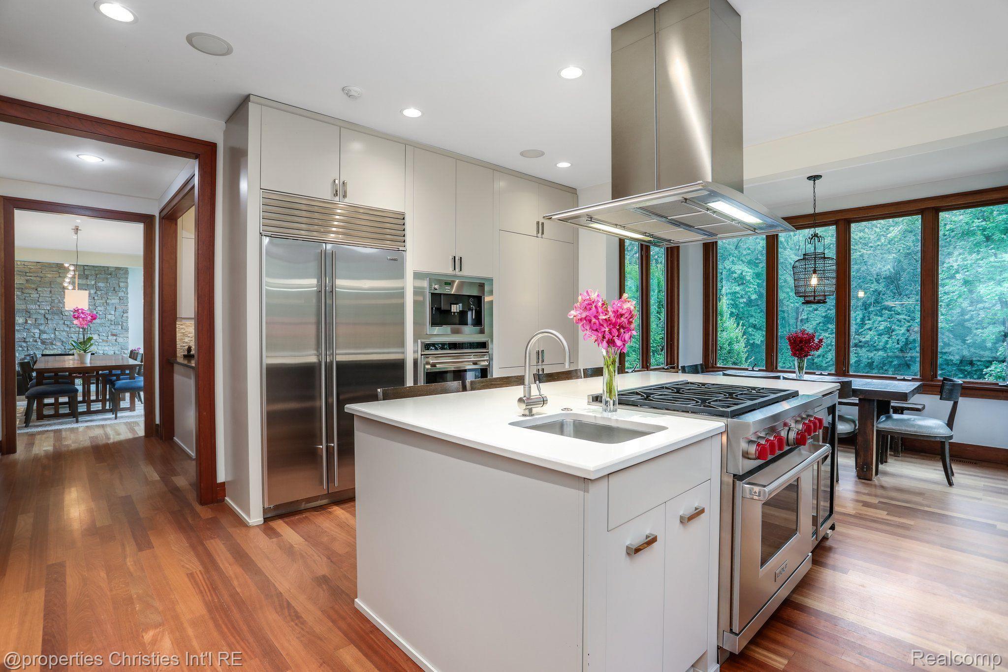 803 Canterbury Crescent