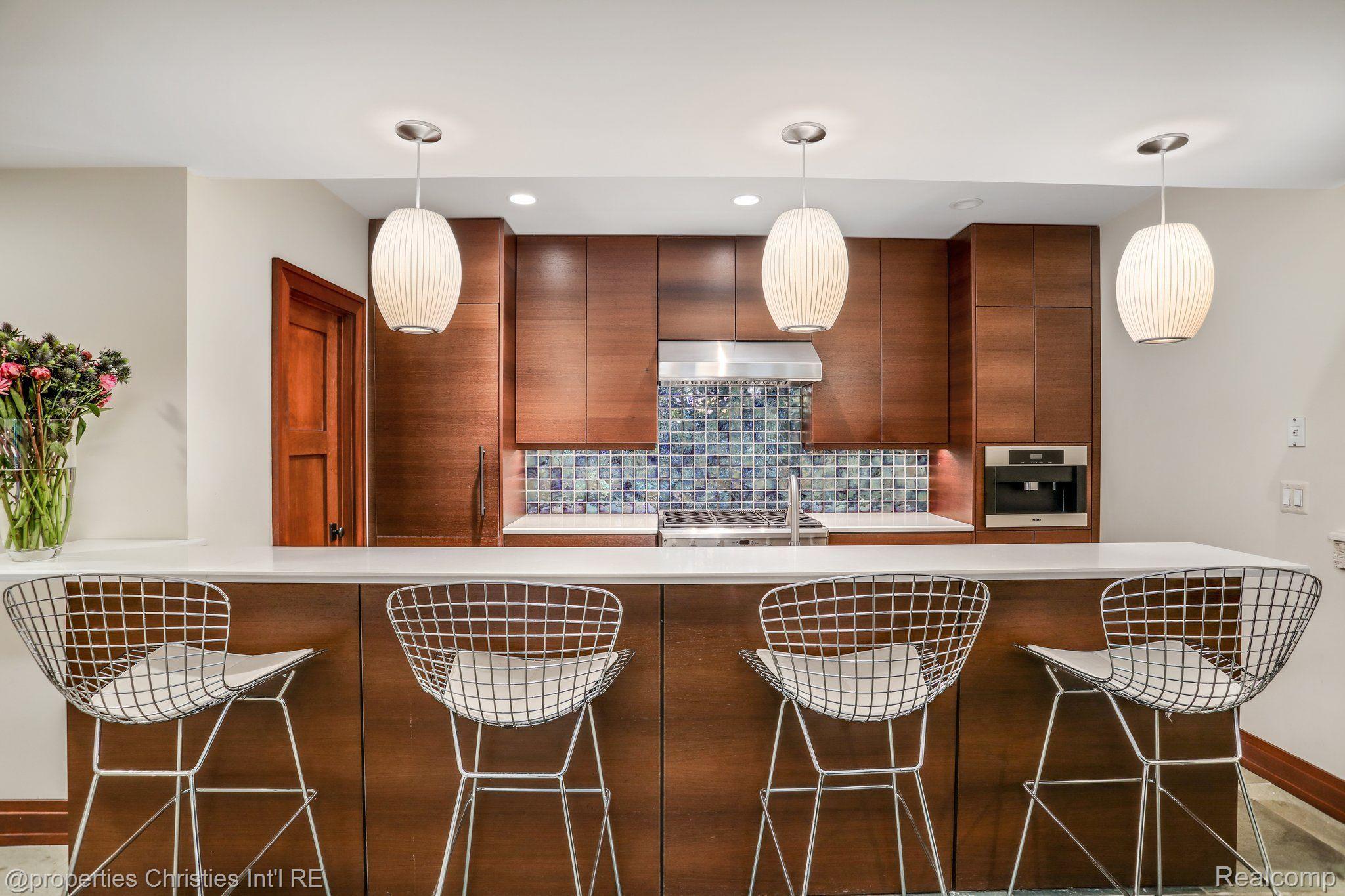 803 Canterbury Crescent