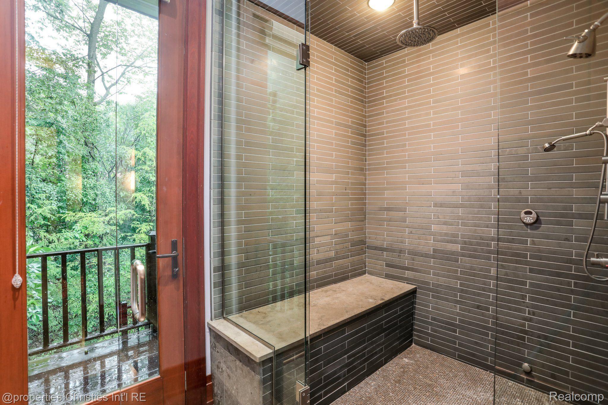 803 Canterbury Crescent