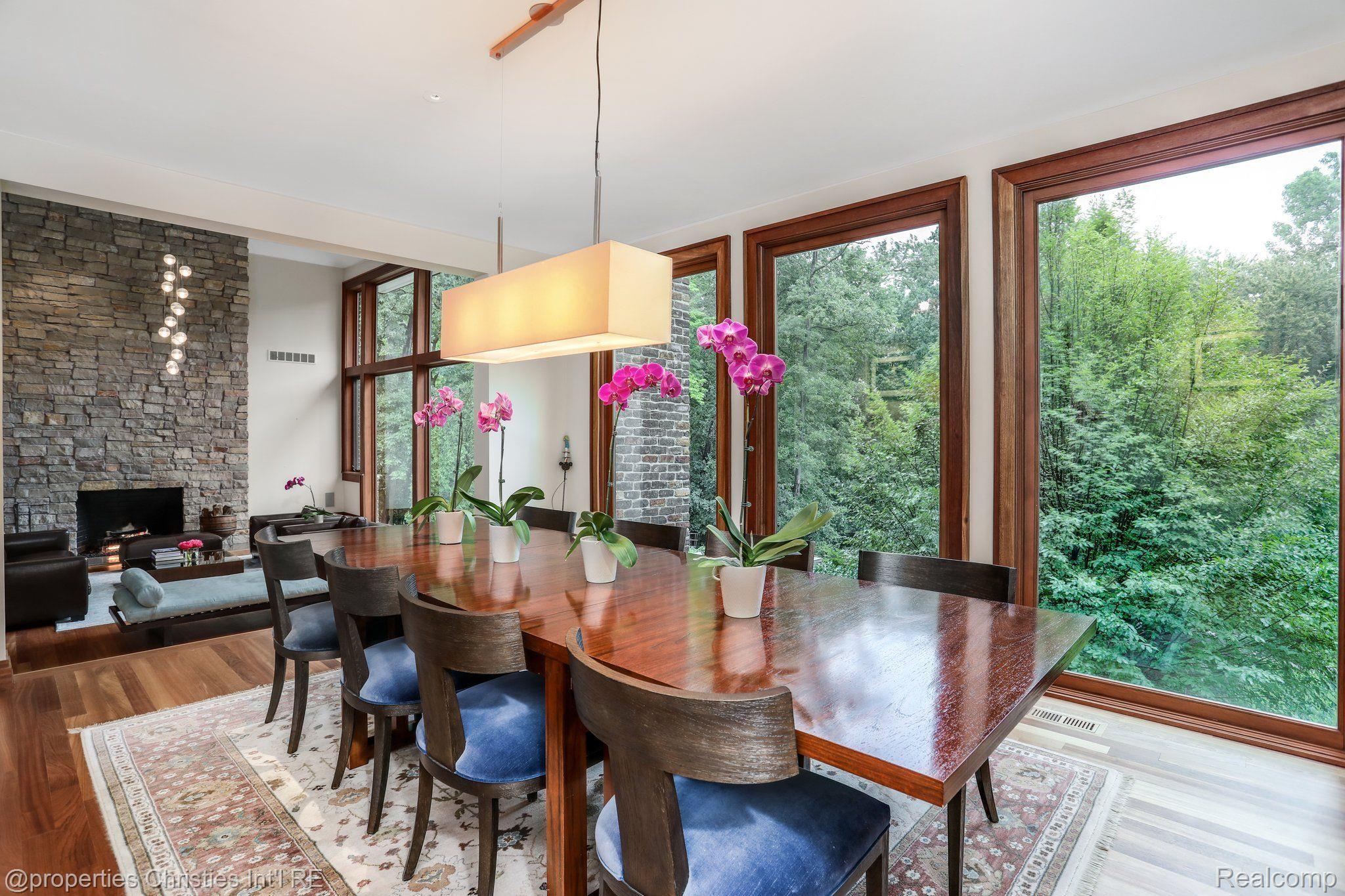 803 Canterbury Crescent