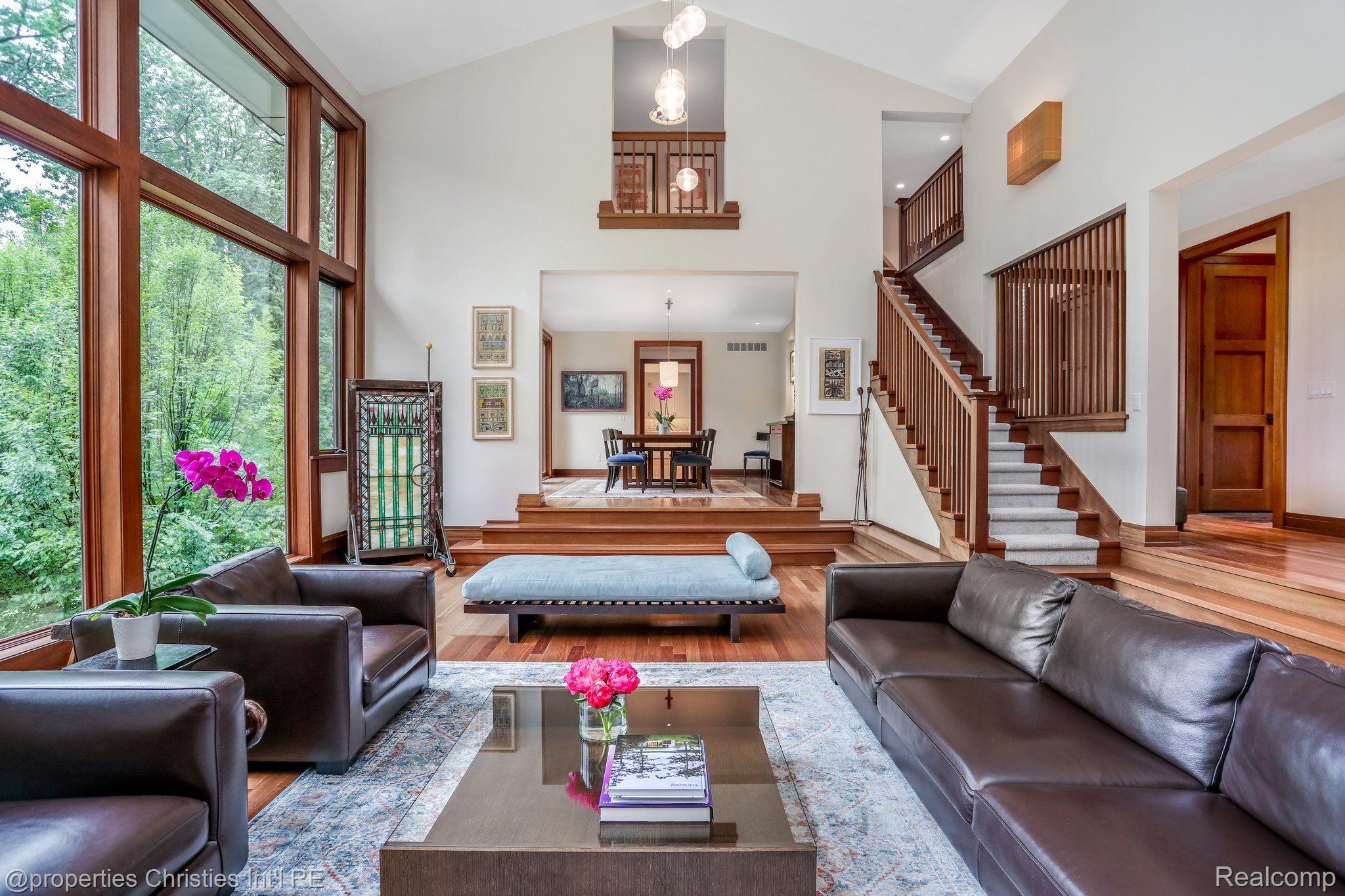 803 Canterbury Crescent
