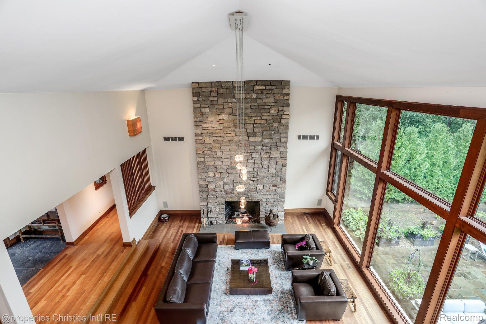 803 Canterbury Crescent