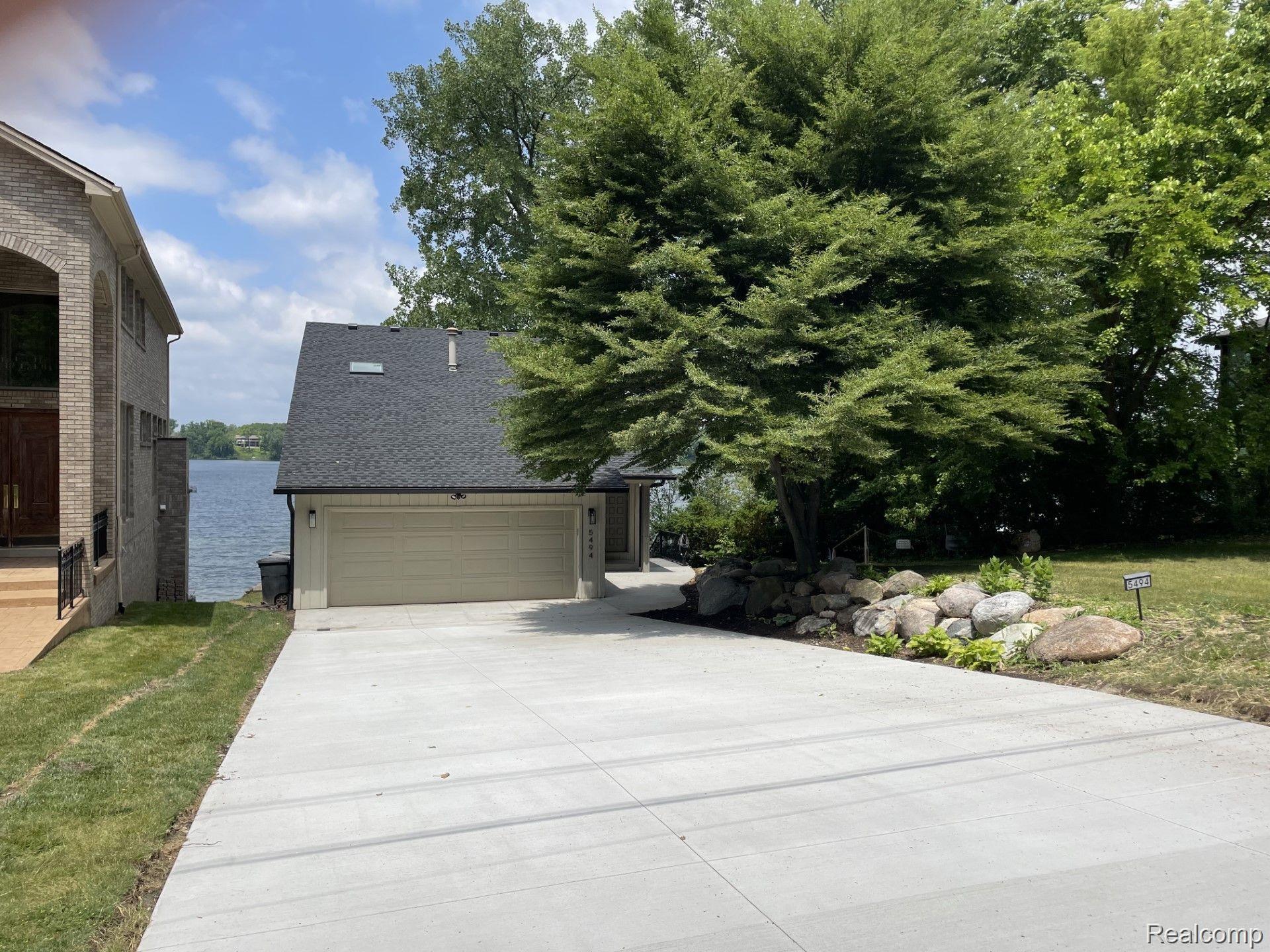 5494 Putnam Drive