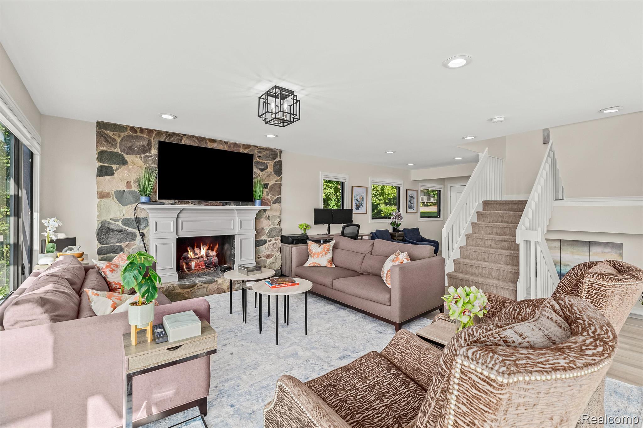 5494 Putnam Drive