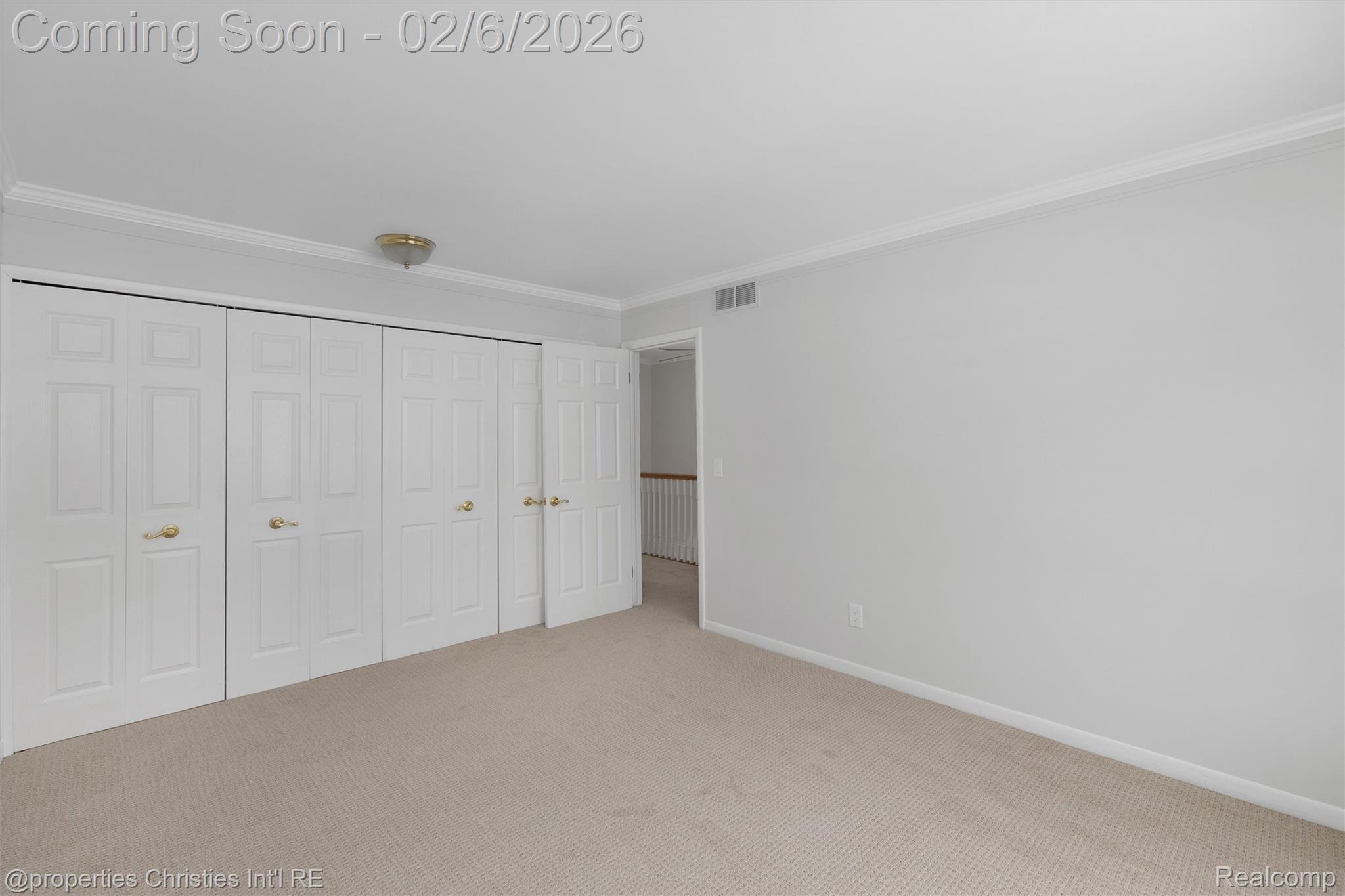 607 Fox Hills Drive N