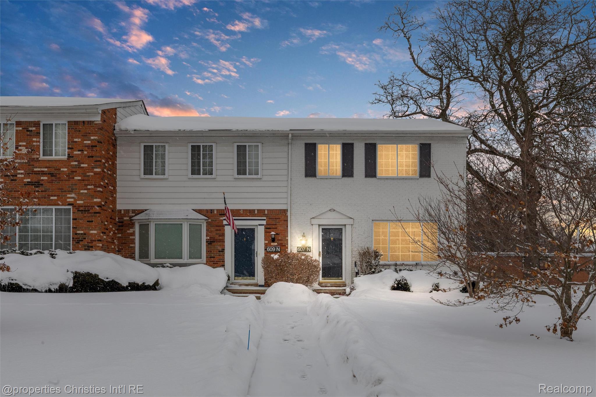 607 Fox Hills Drive N