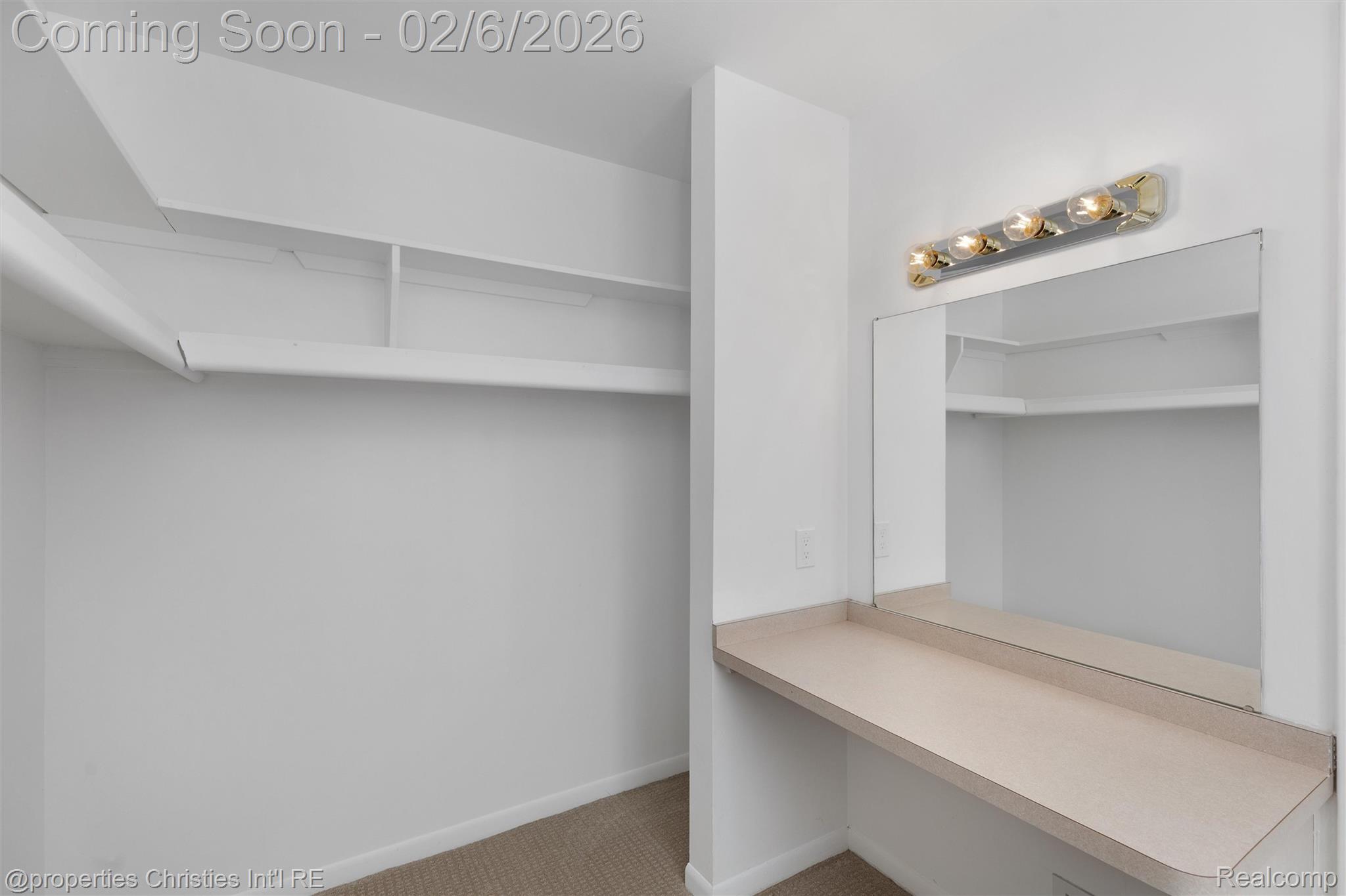 607 Fox Hills Drive N