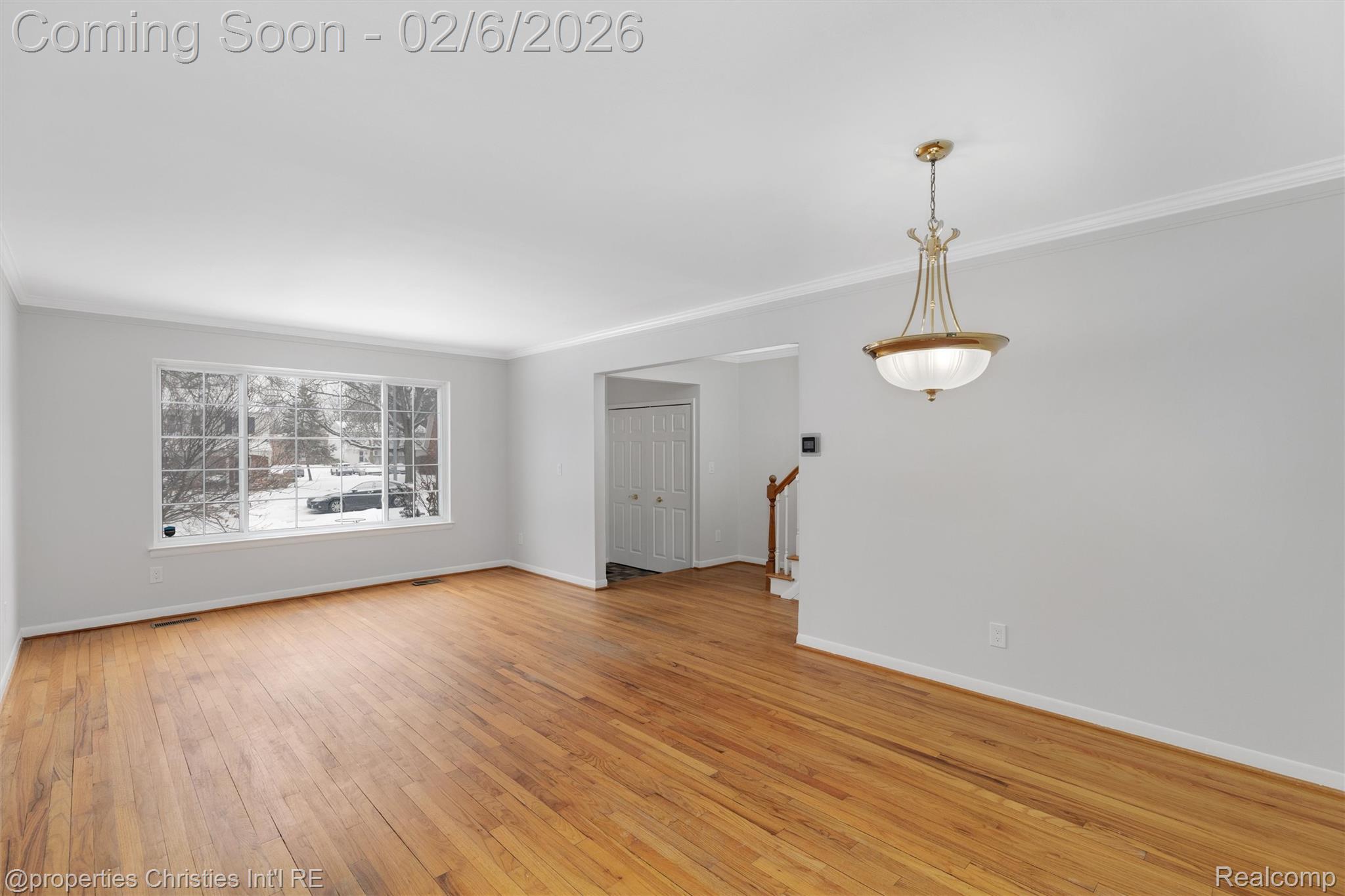 607 Fox Hills Drive N