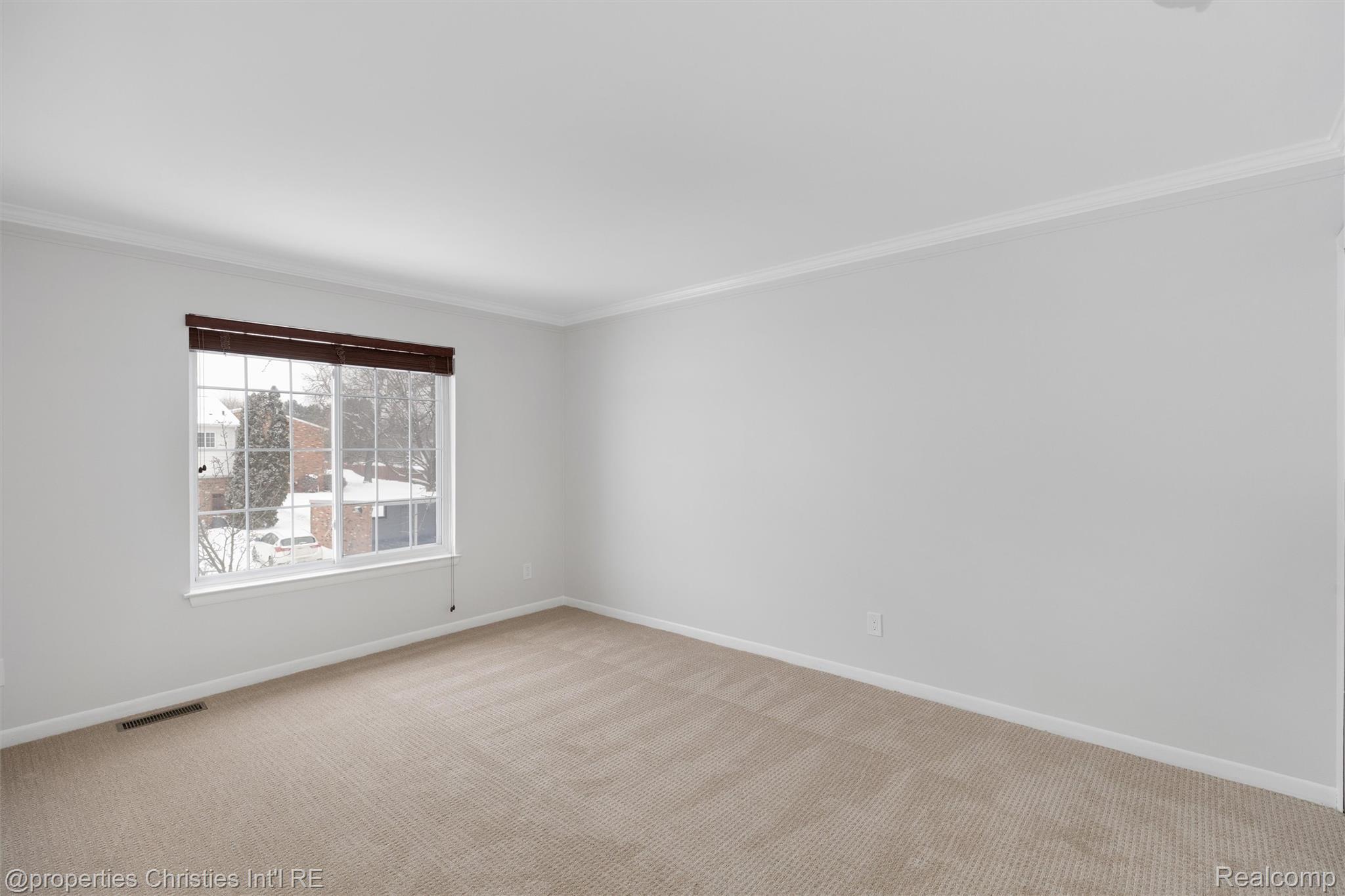 607 Fox Hills Drive N