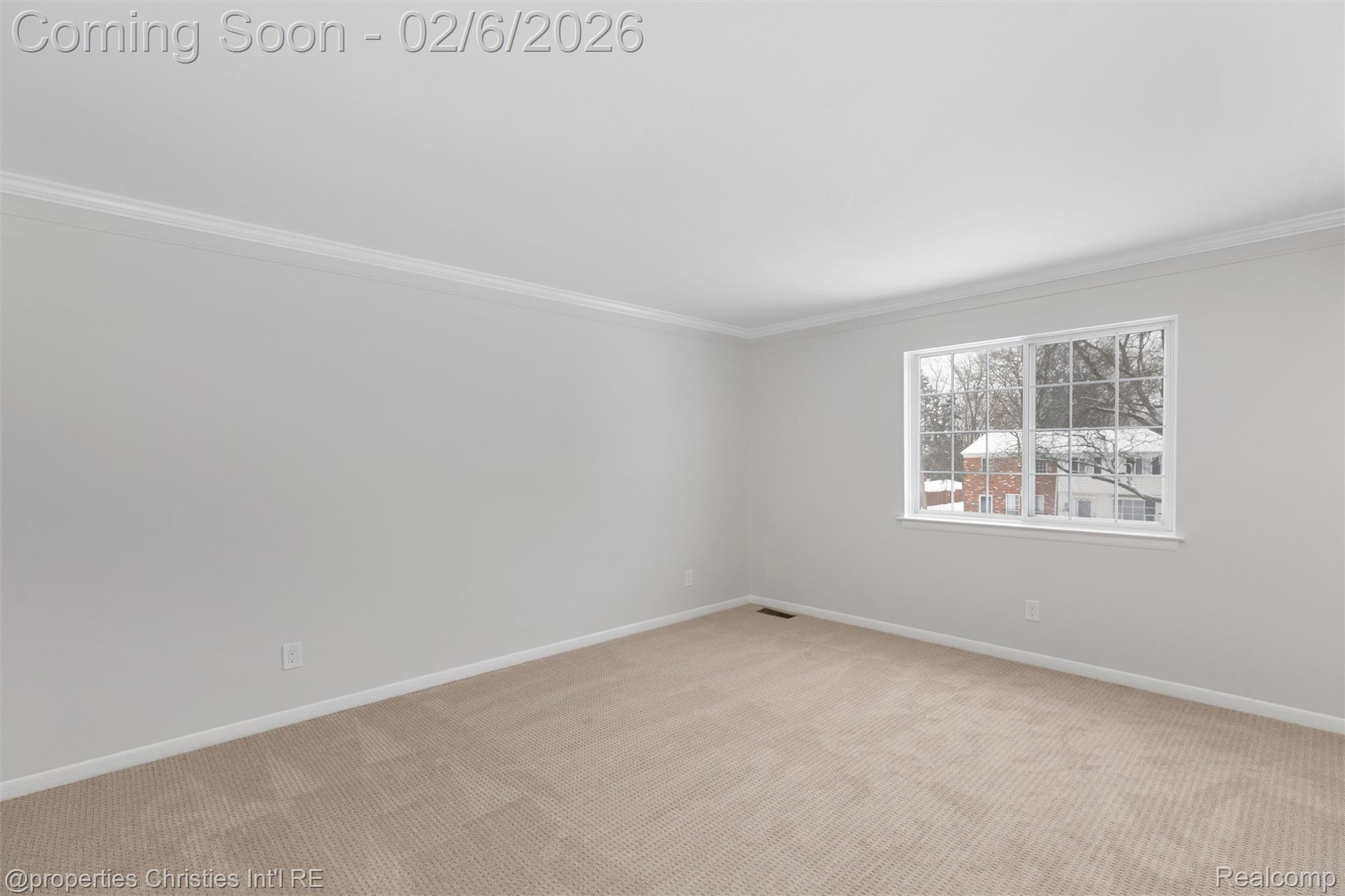 607 Fox Hills Drive N