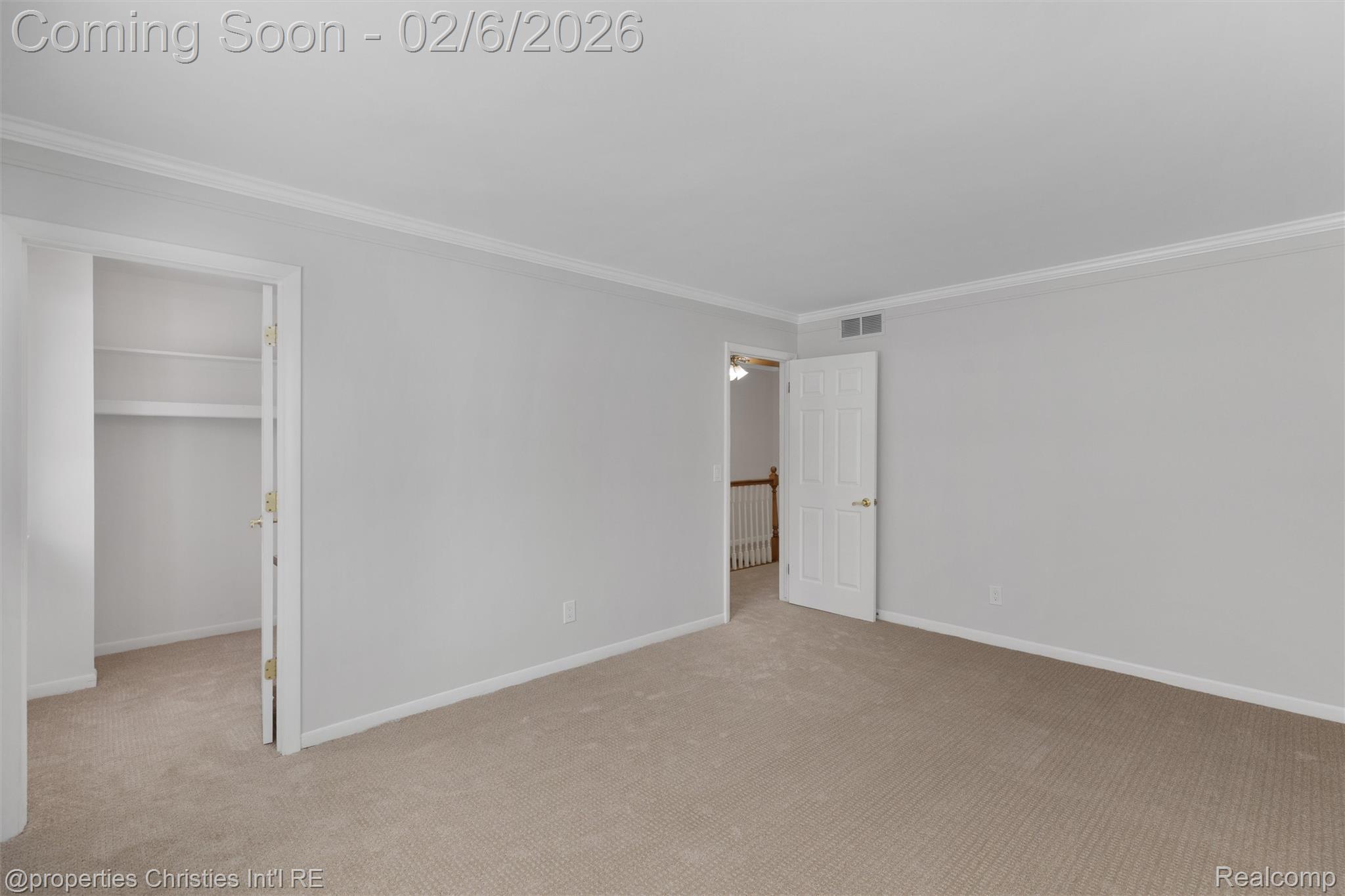 607 Fox Hills Drive N