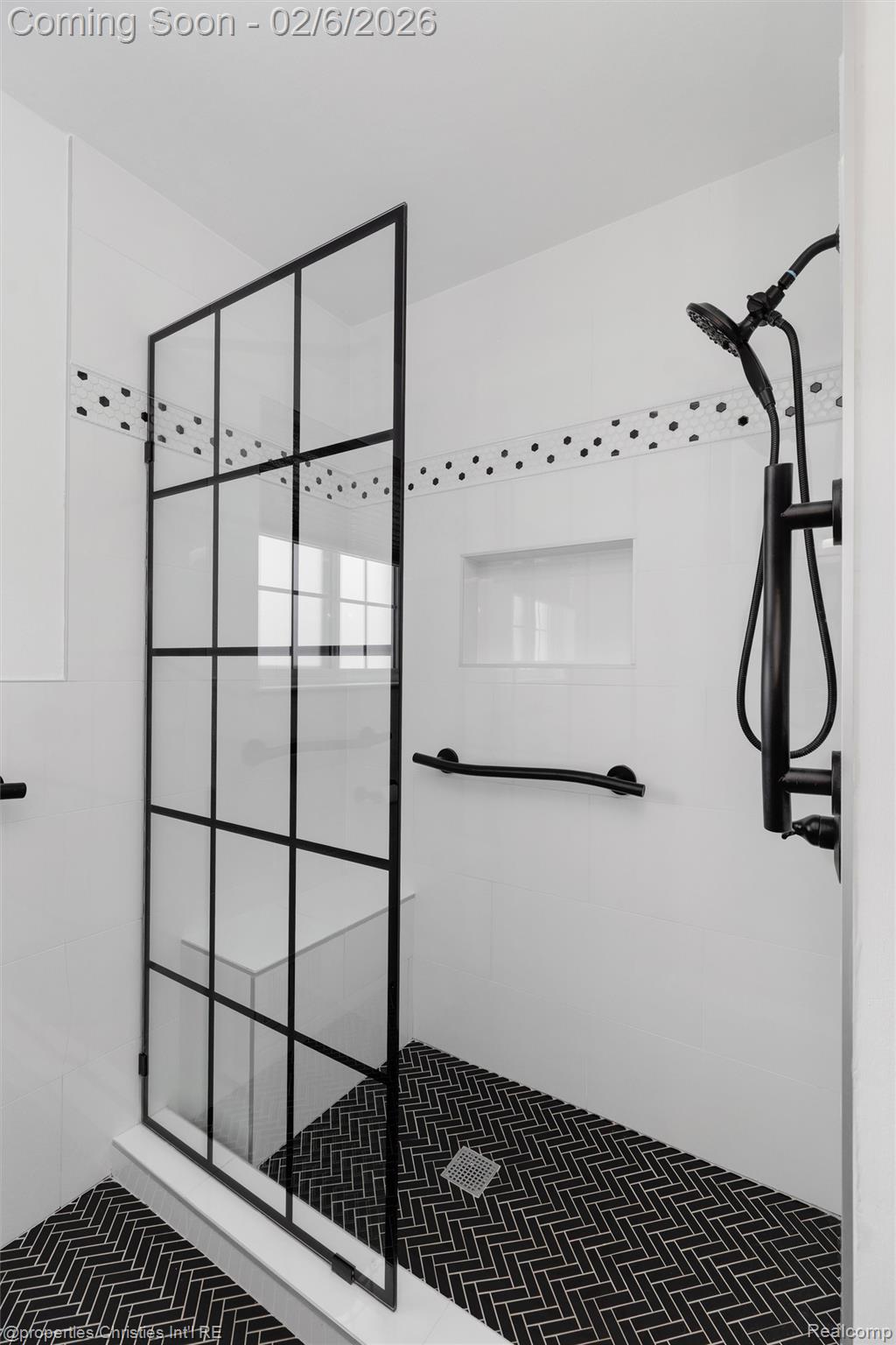 607 Fox Hills Drive N