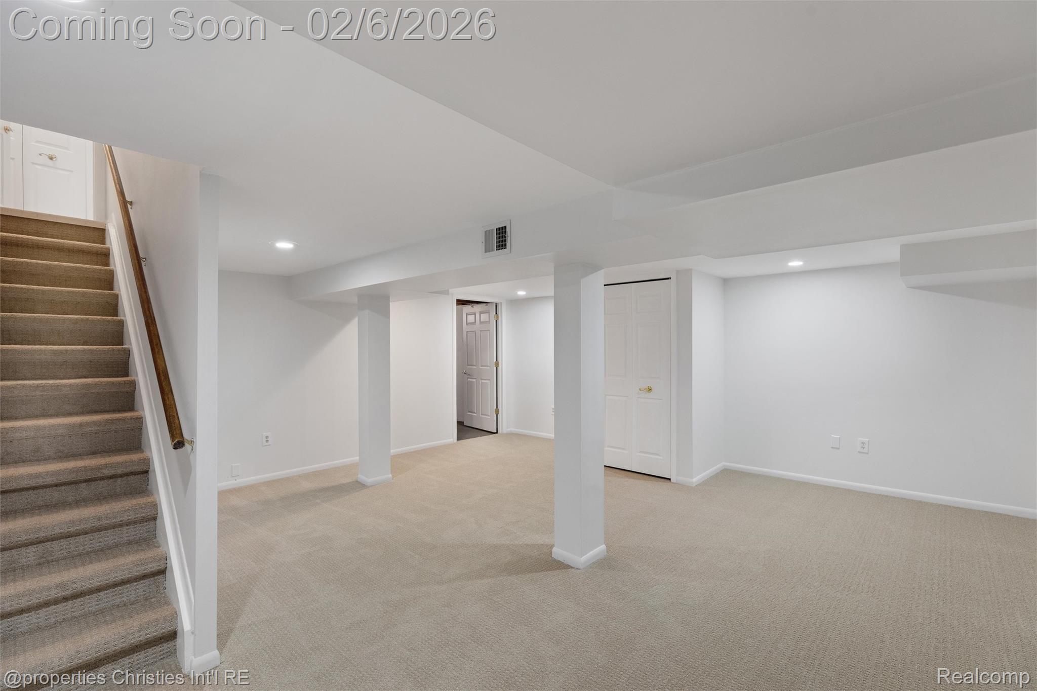 607 Fox Hills Drive N