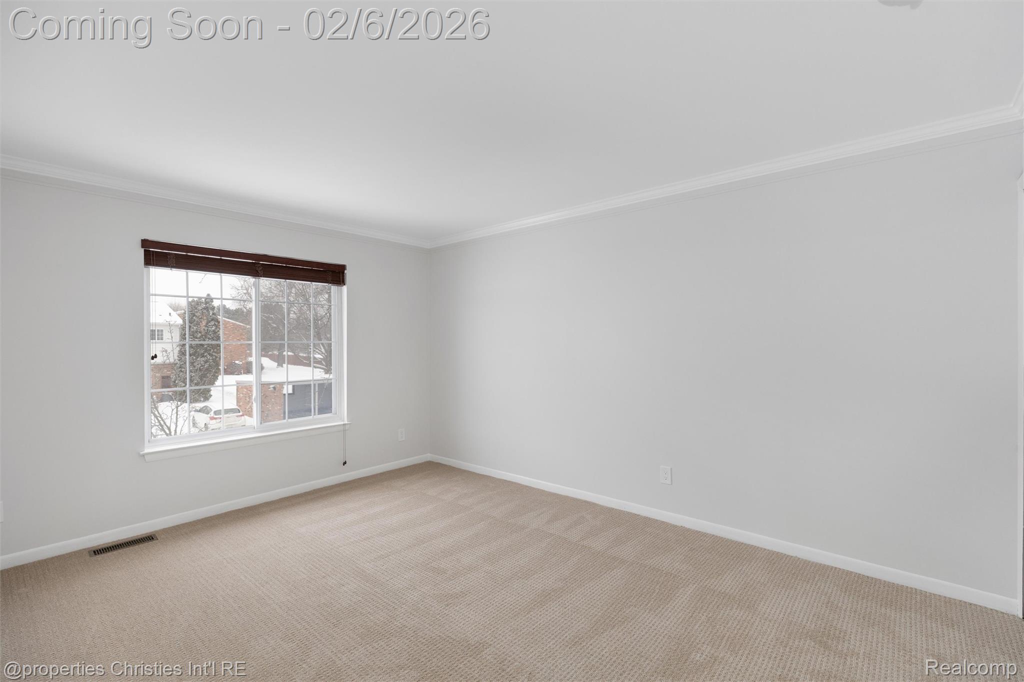 607 Fox Hills Drive N