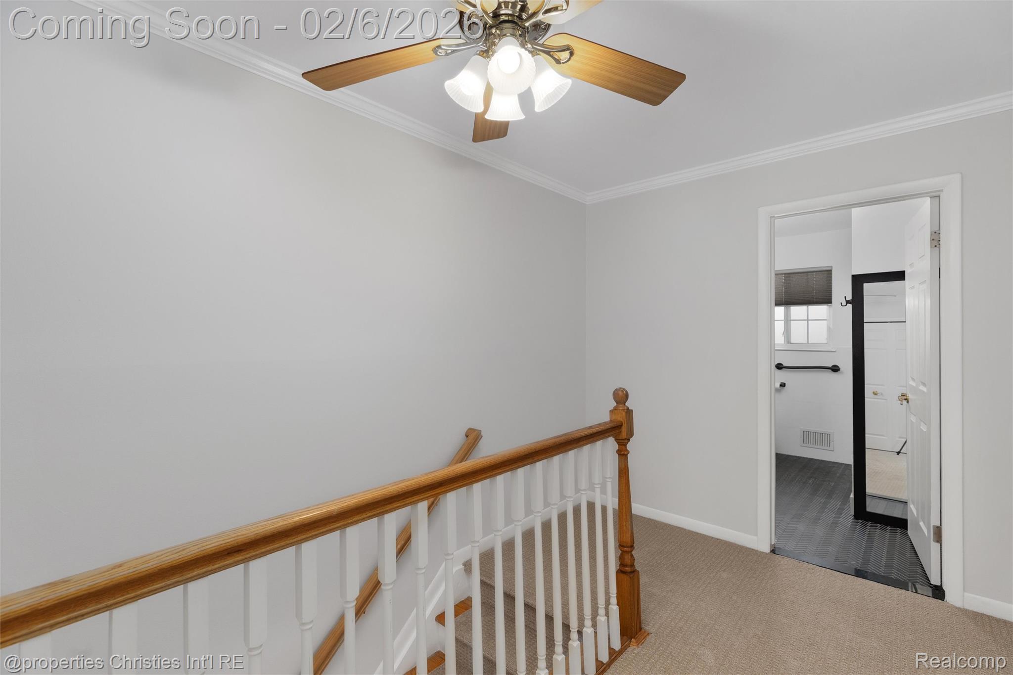 607 Fox Hills Drive N