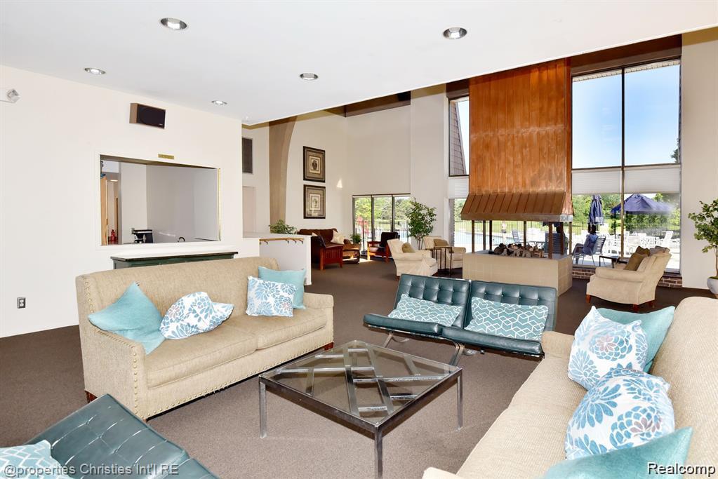 1476 Brentwood Drive